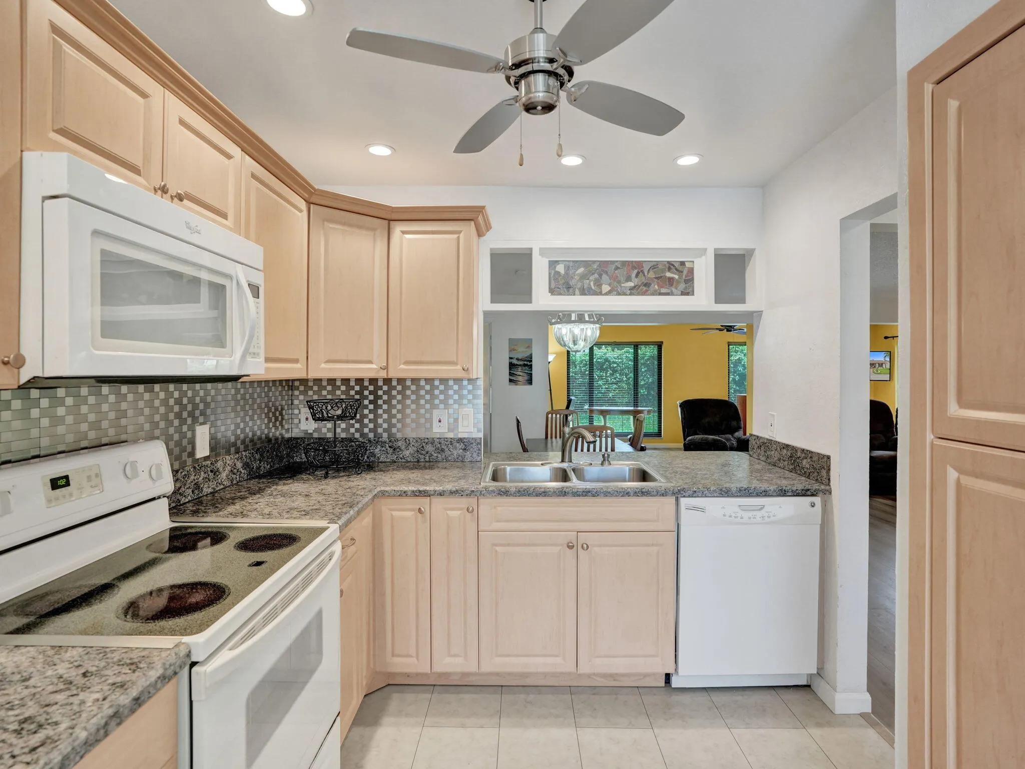 2085 SW 15th Place