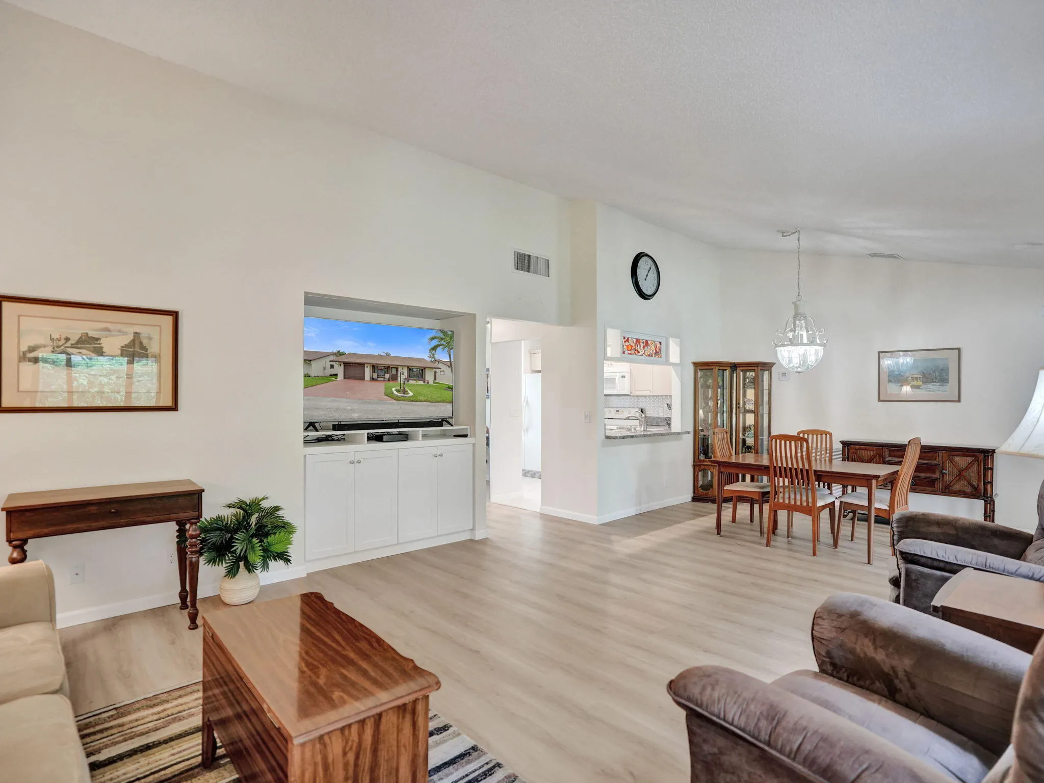 2085 SW 15th Place