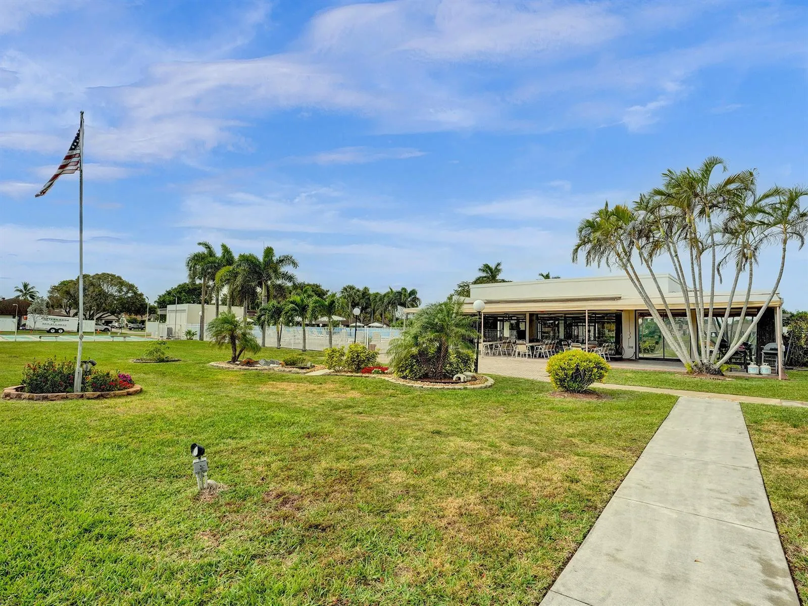 2085 SW 15th Place