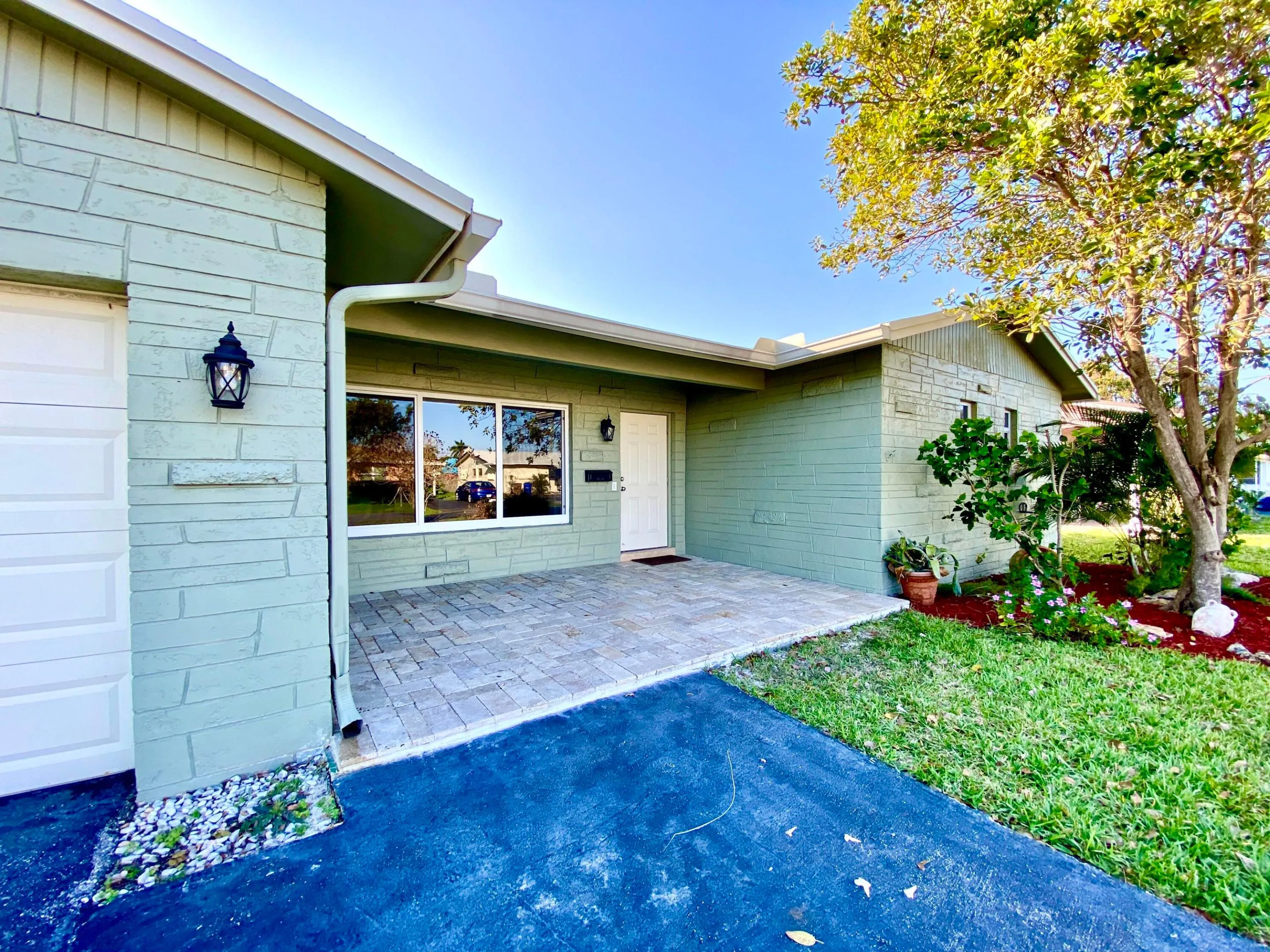 213 NE 9th Avenue