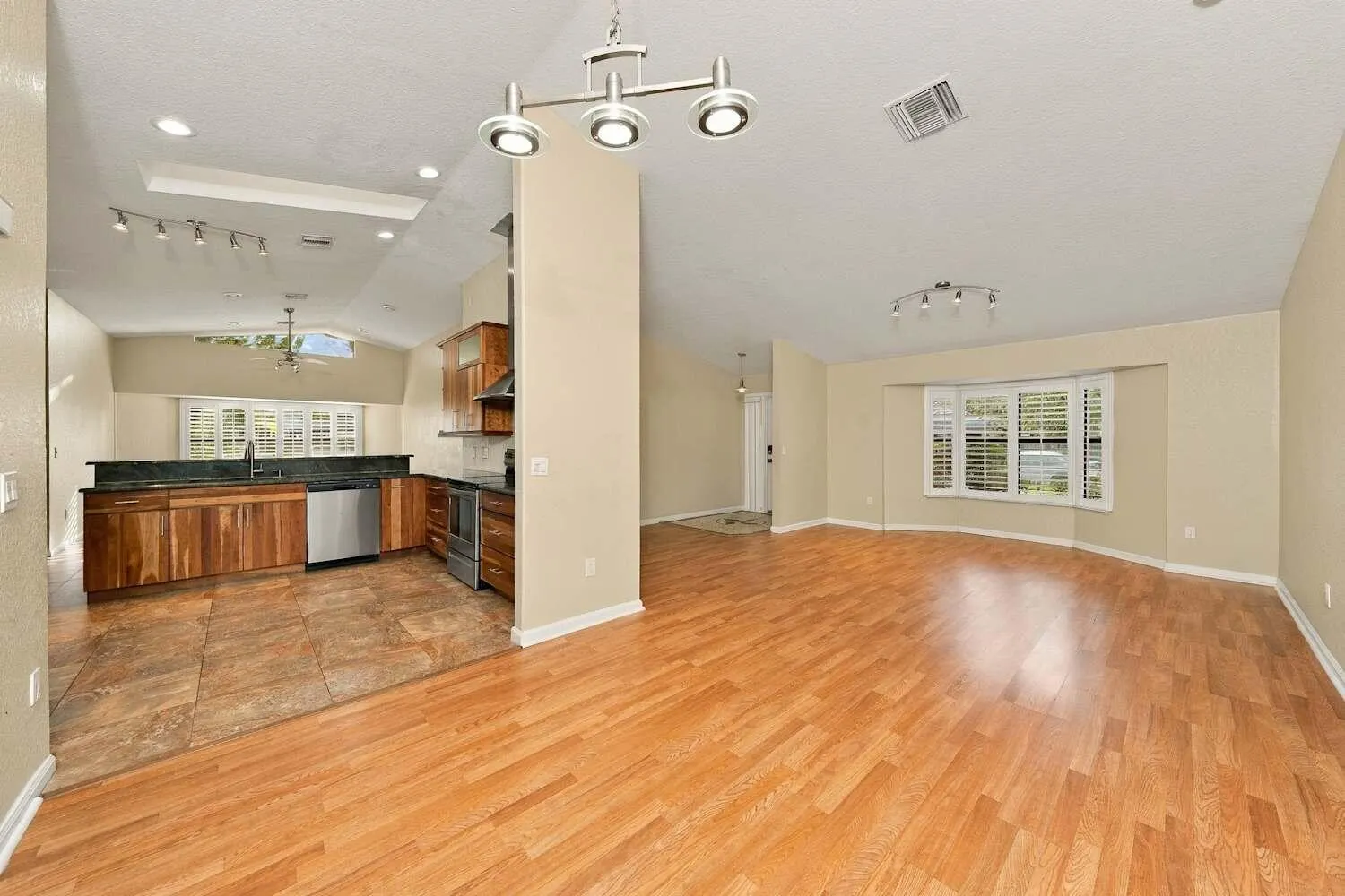 1566 HOLLYHOCK Road