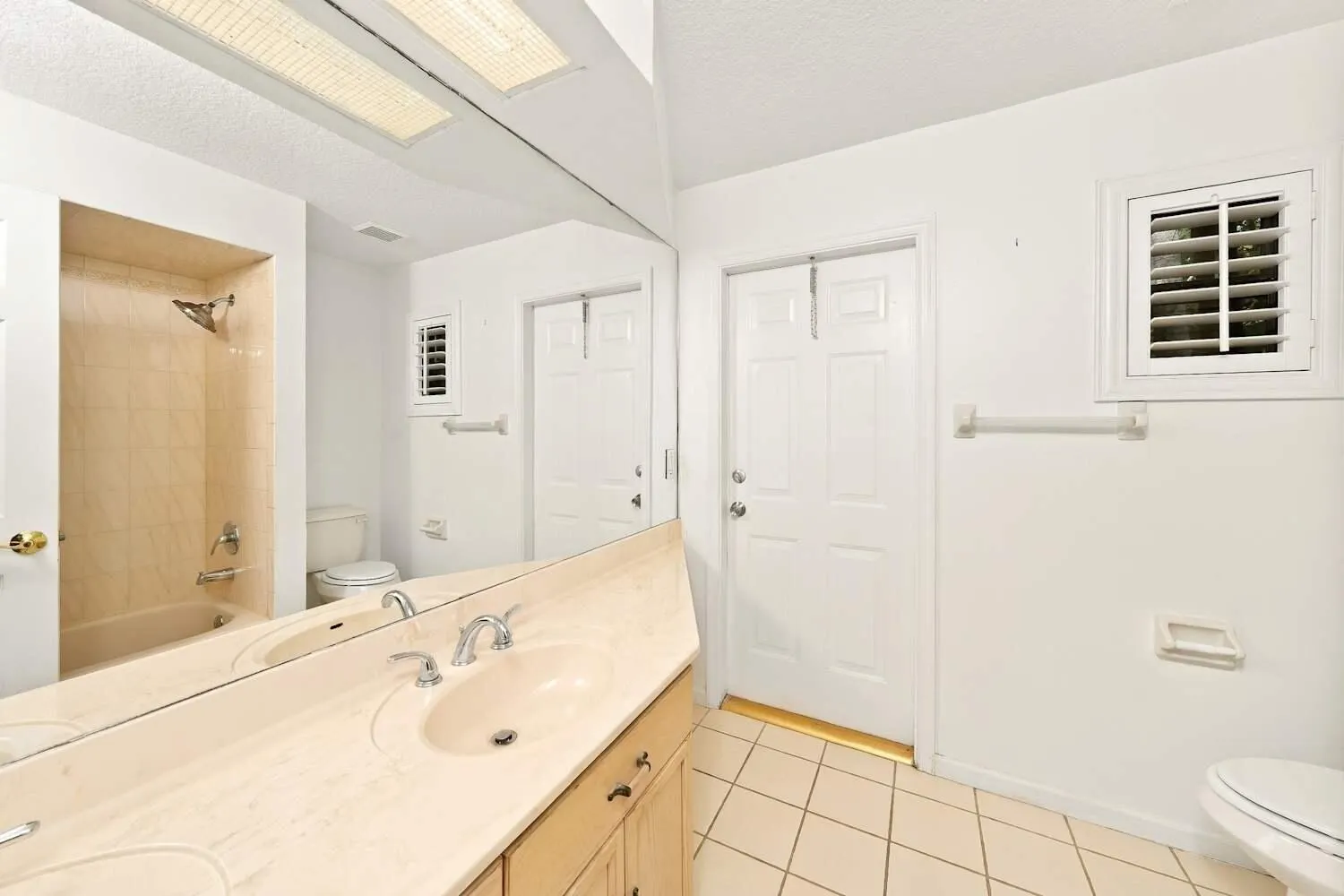 1566 HOLLYHOCK Road