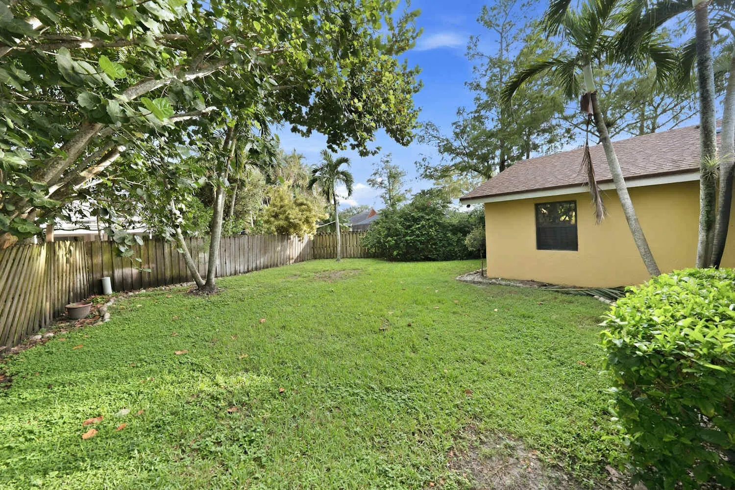 1566 HOLLYHOCK Road