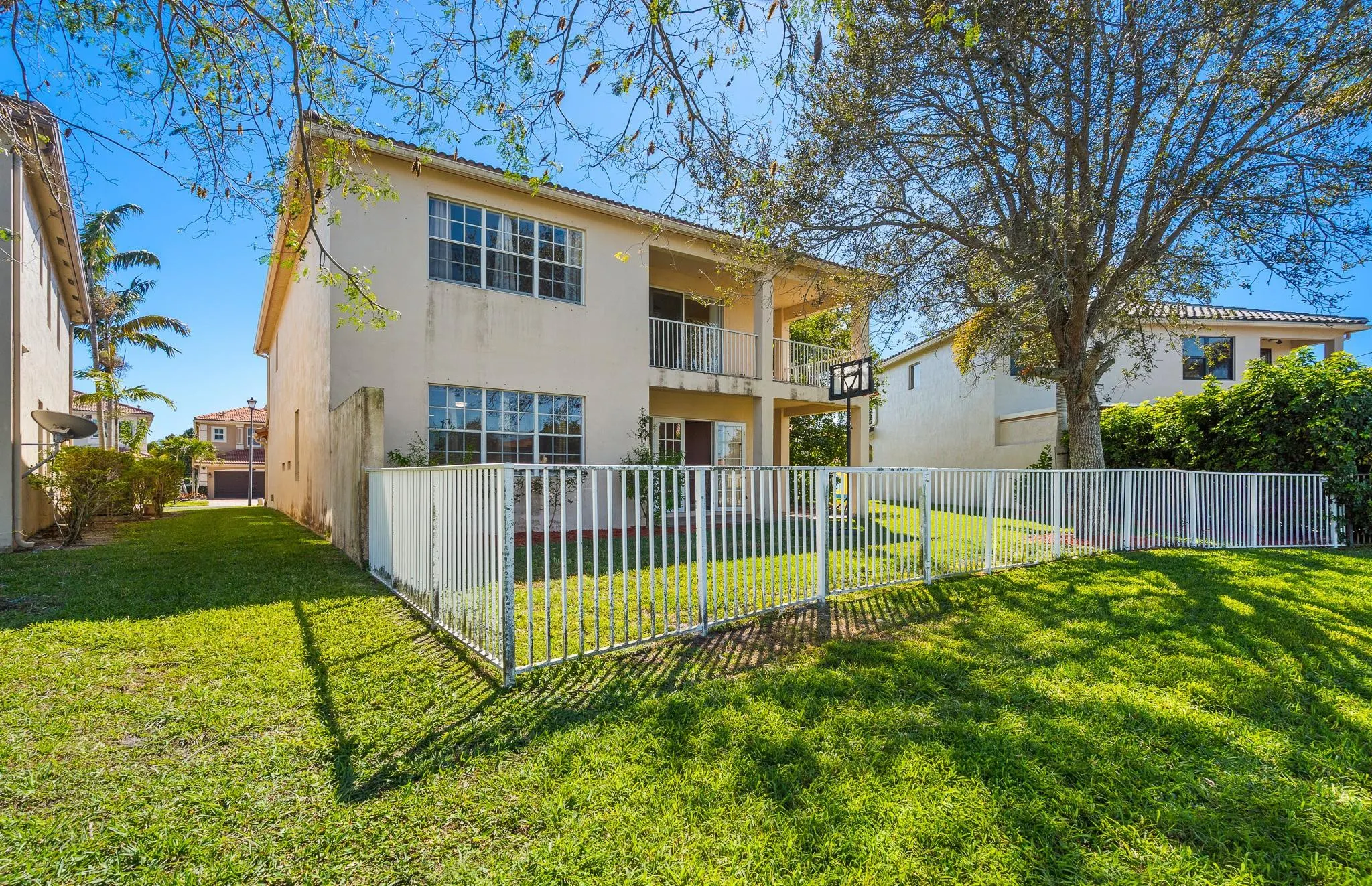 10633 OLD HAMMOCK Way