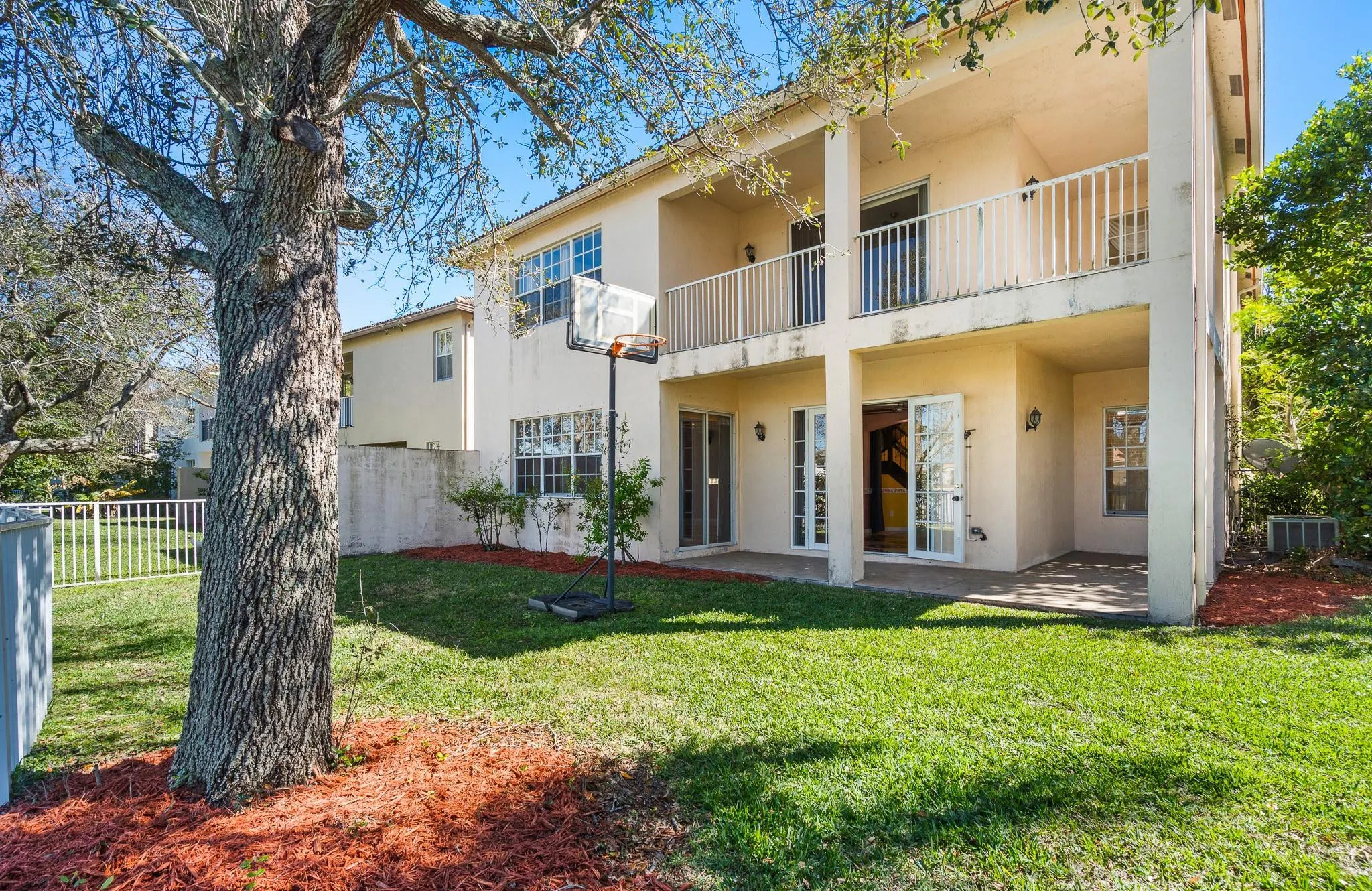 10633 OLD HAMMOCK Way
