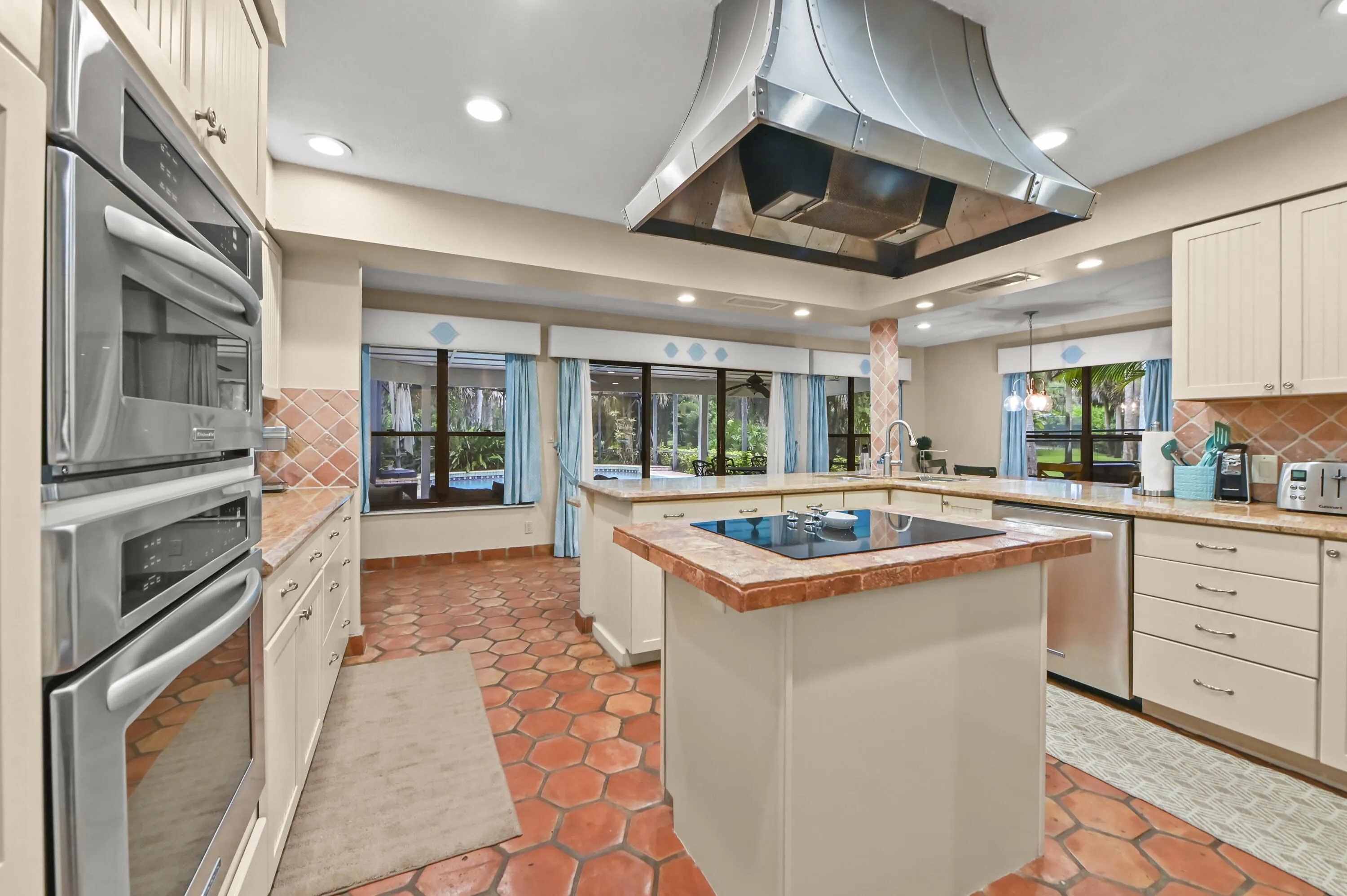 13885 Greentree Trail