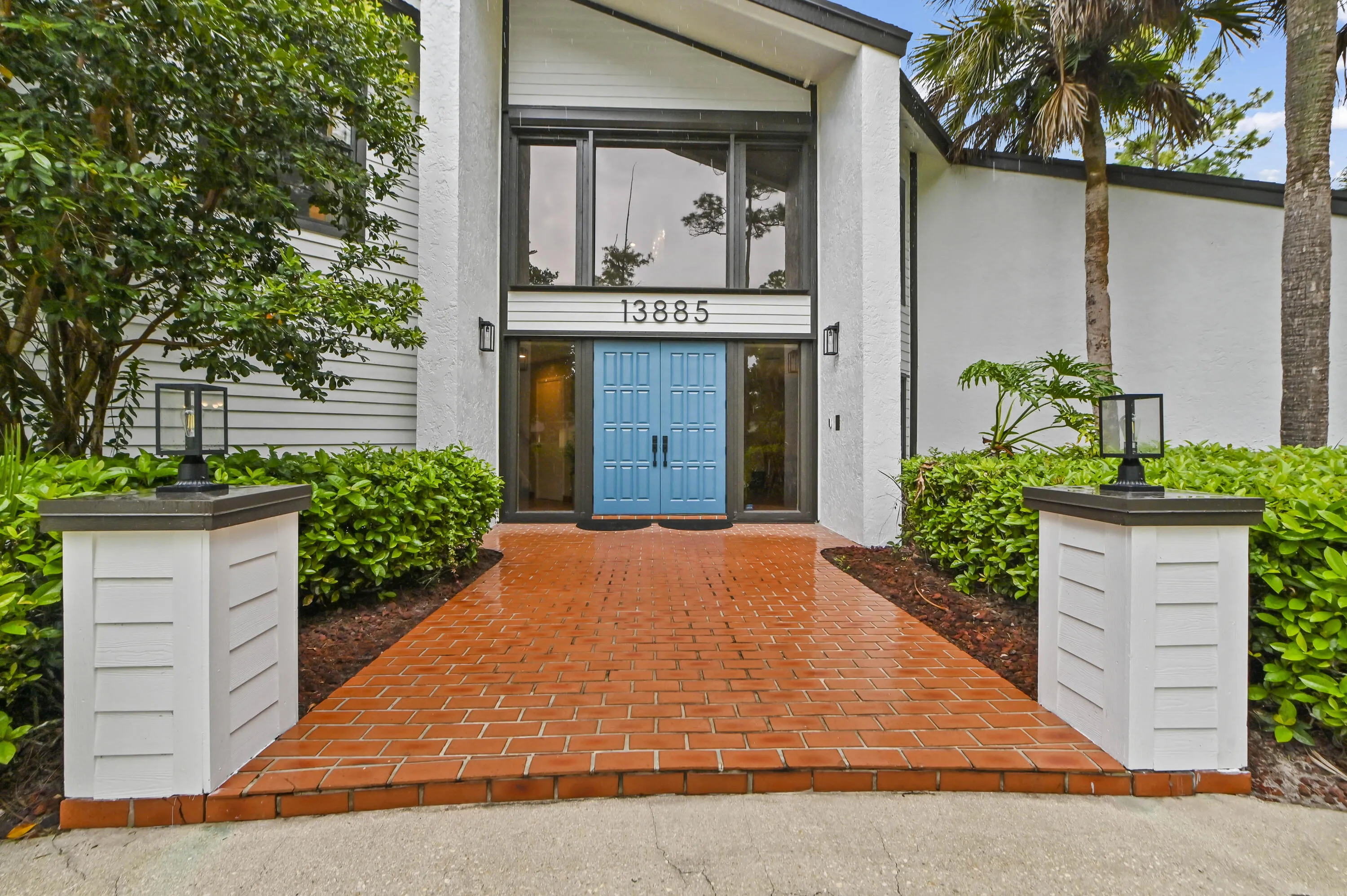13885 Greentree Trail