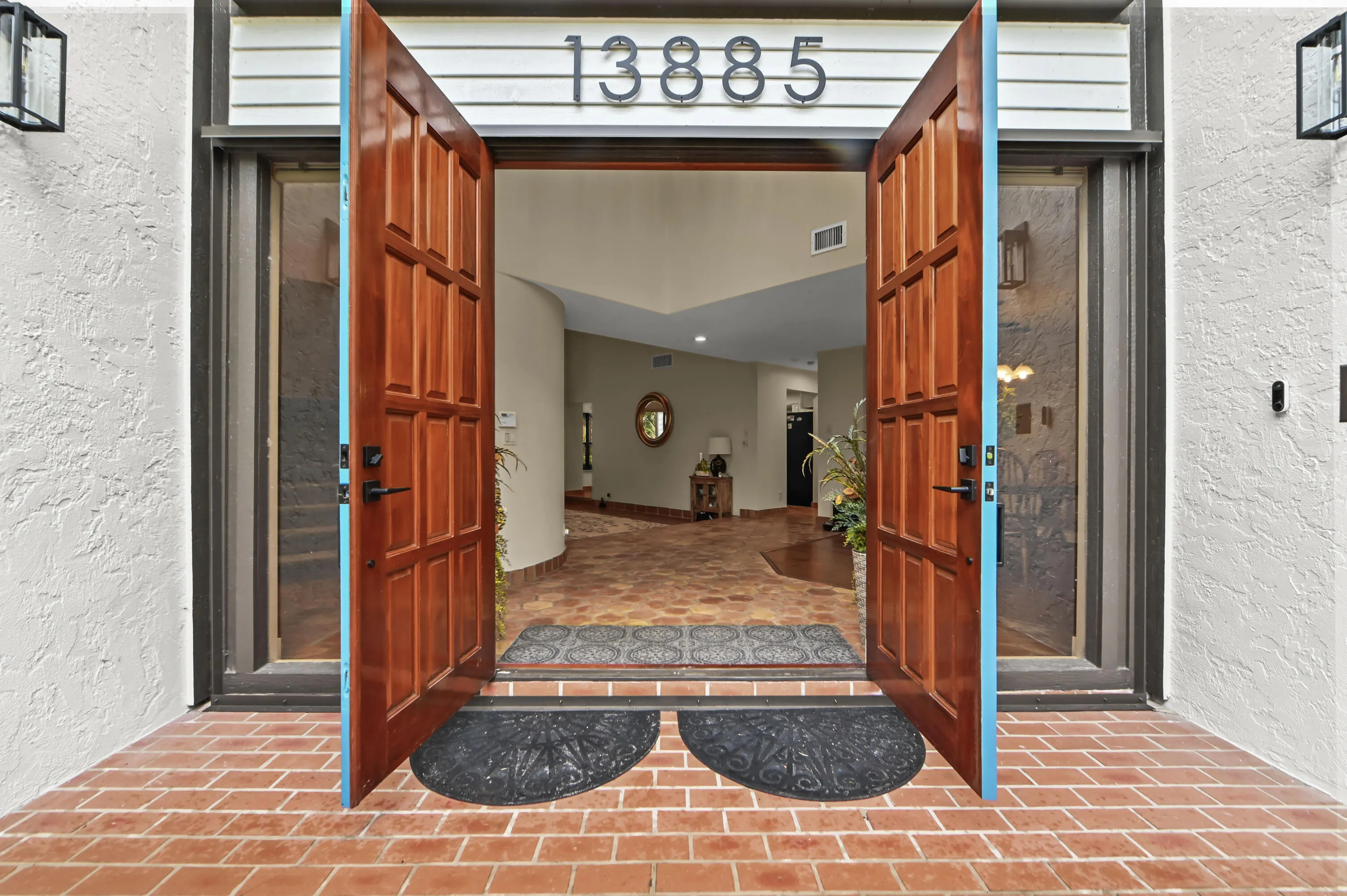 13885 Greentree Trail