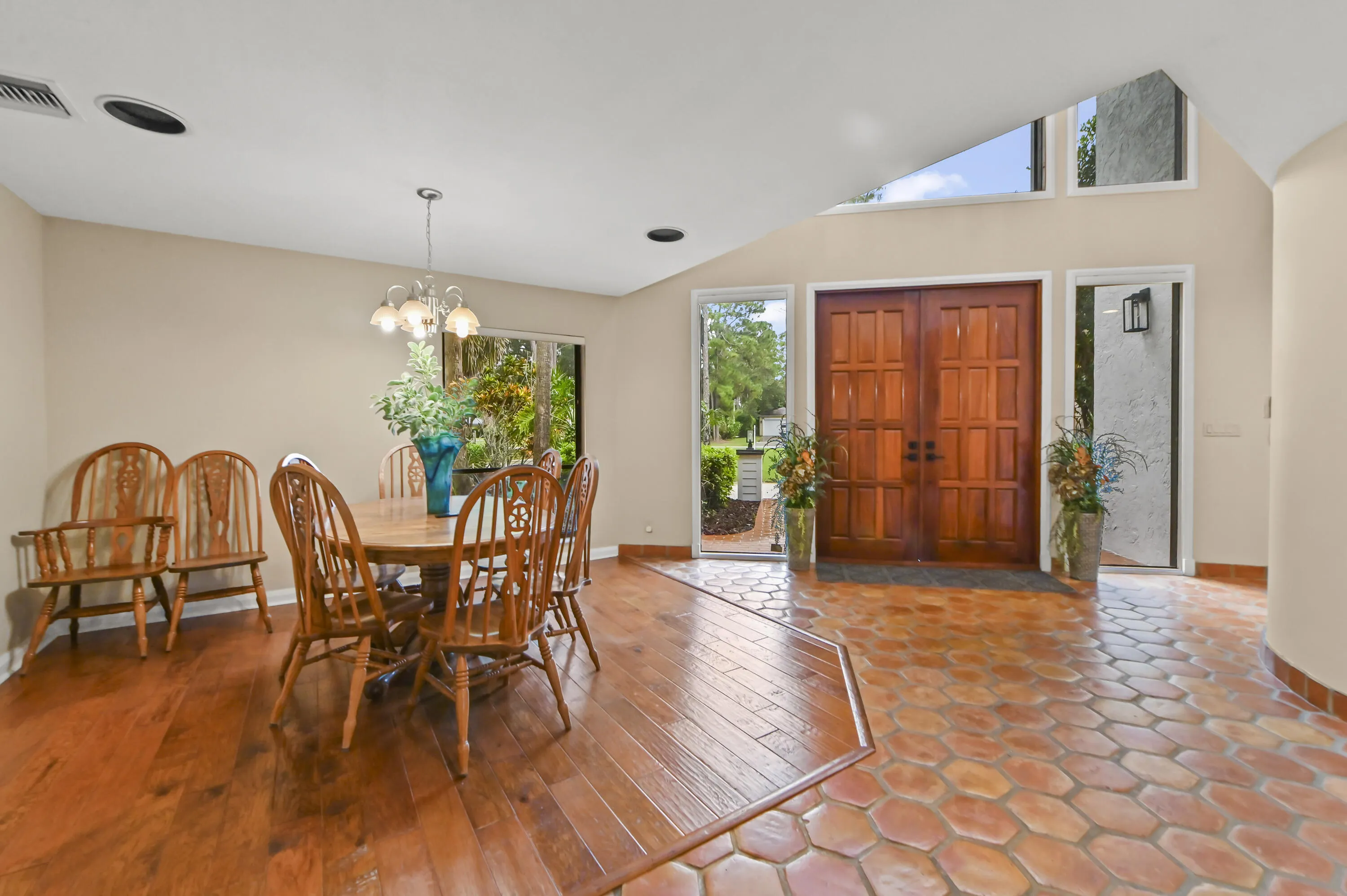 13885 Greentree Trail
