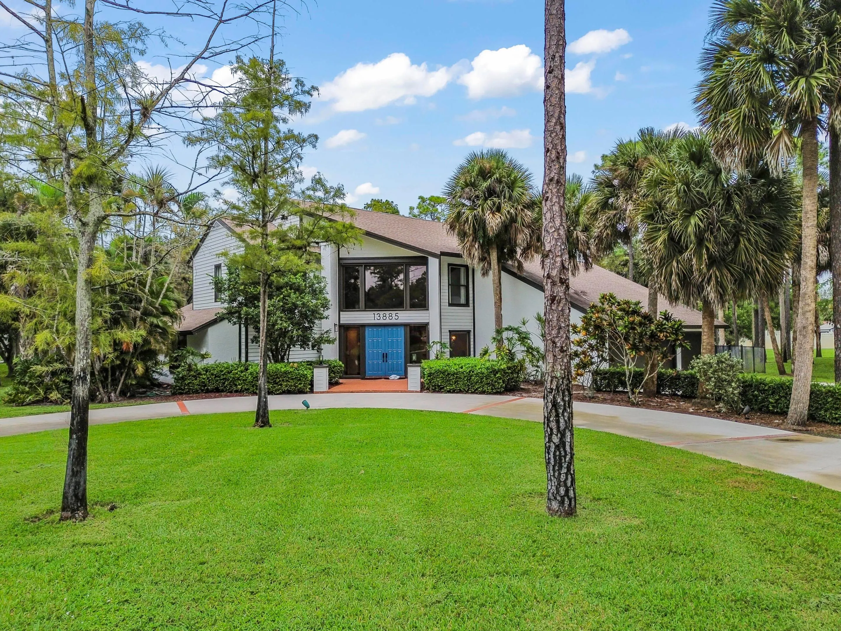 13885 Greentree Trail