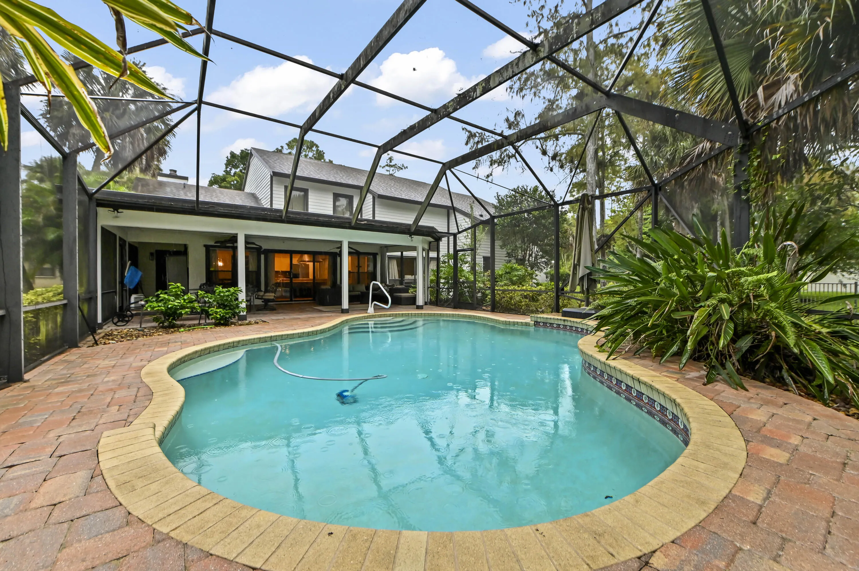 13885 Greentree Trail