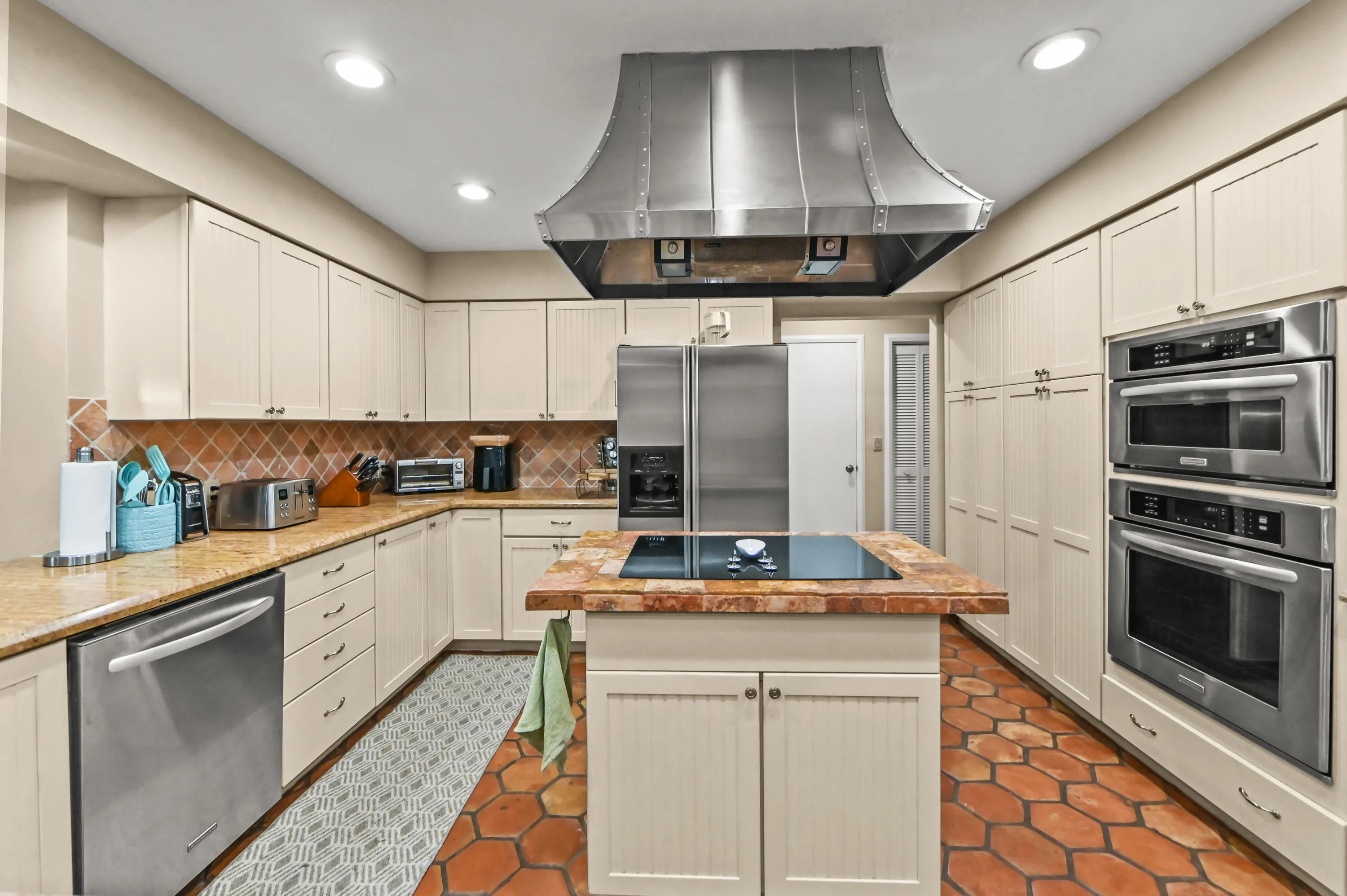 13885 Greentree Trail