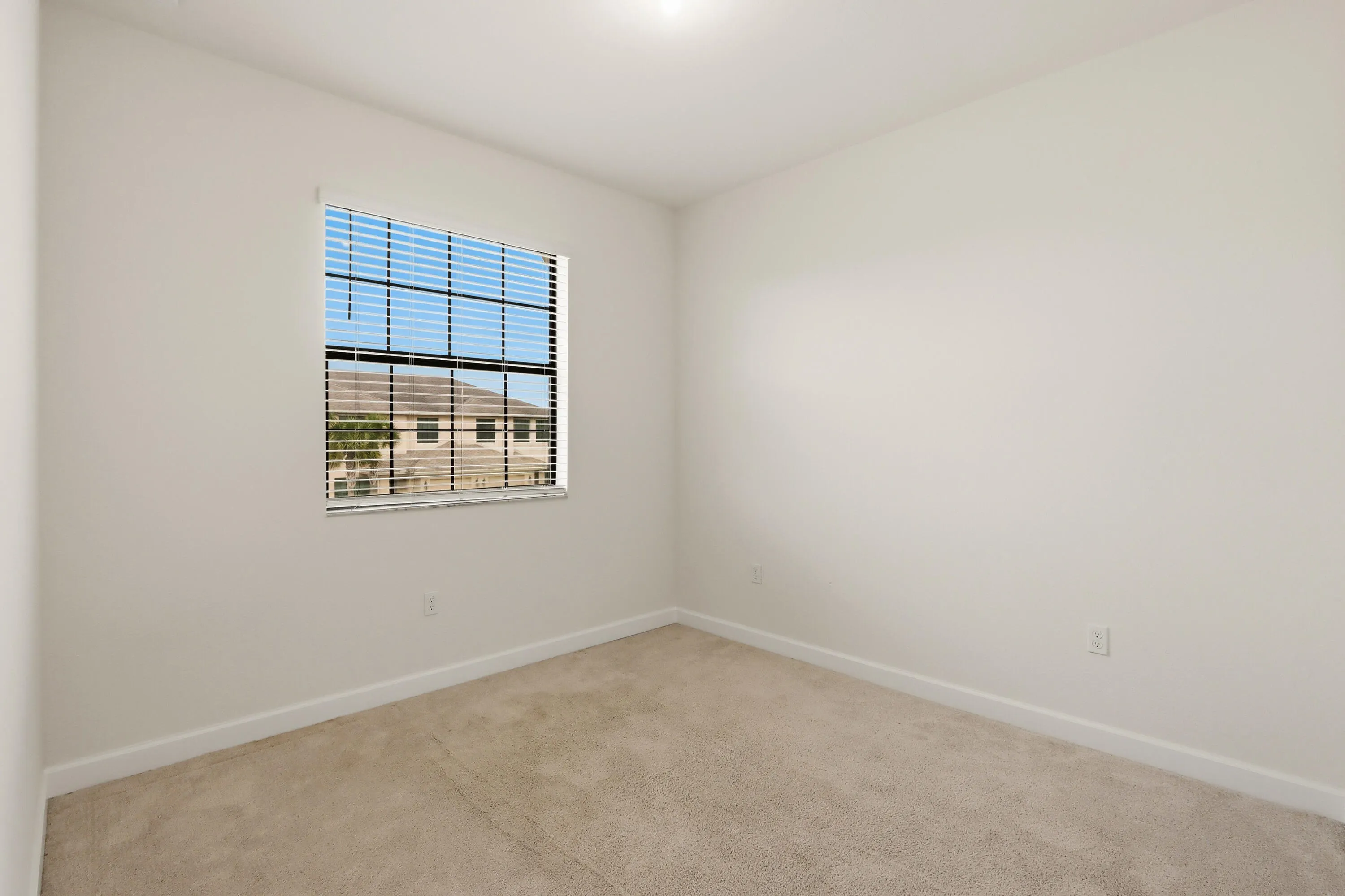 10021 W Villa Circle