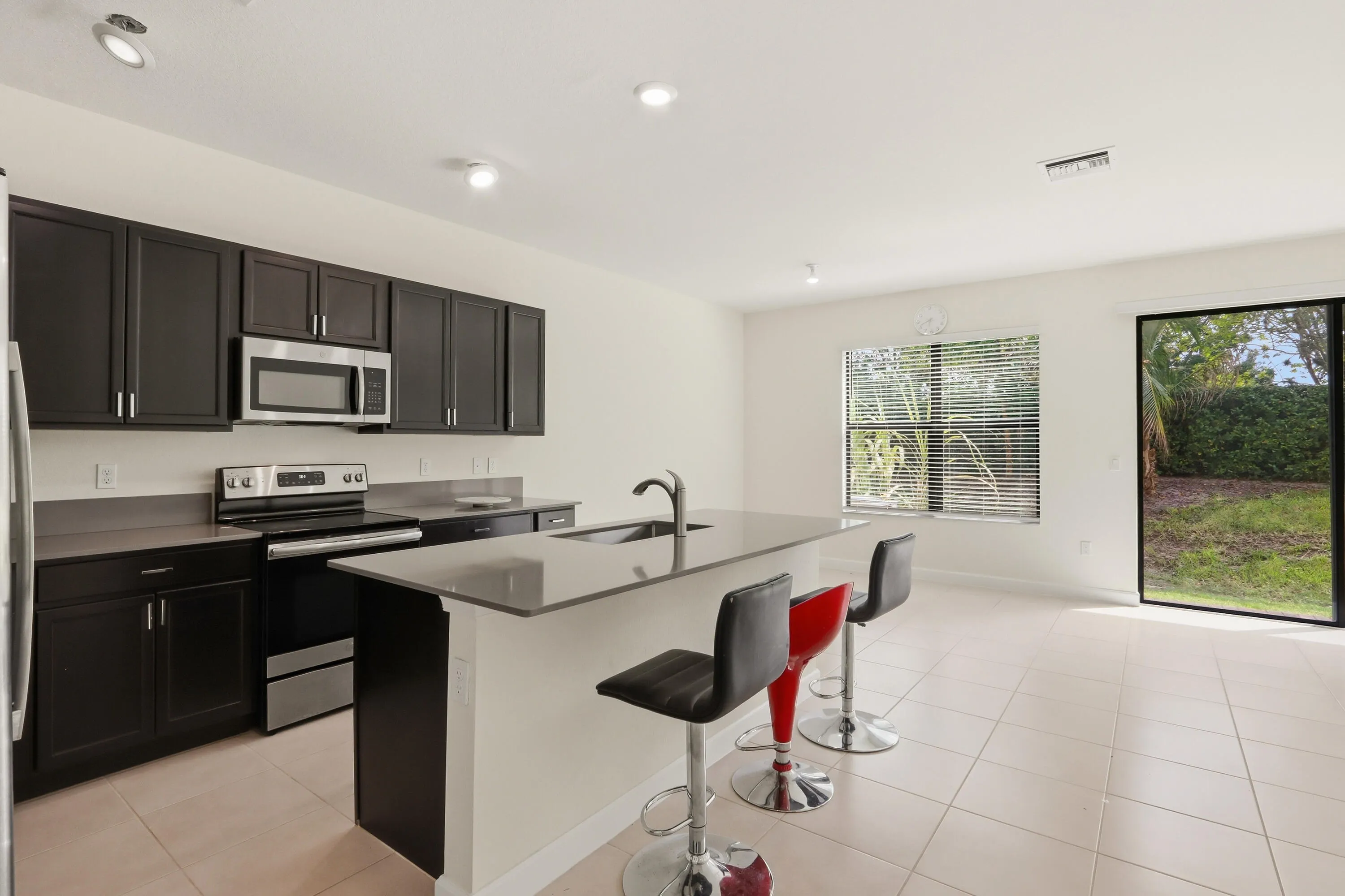 10021 W Villa Circle