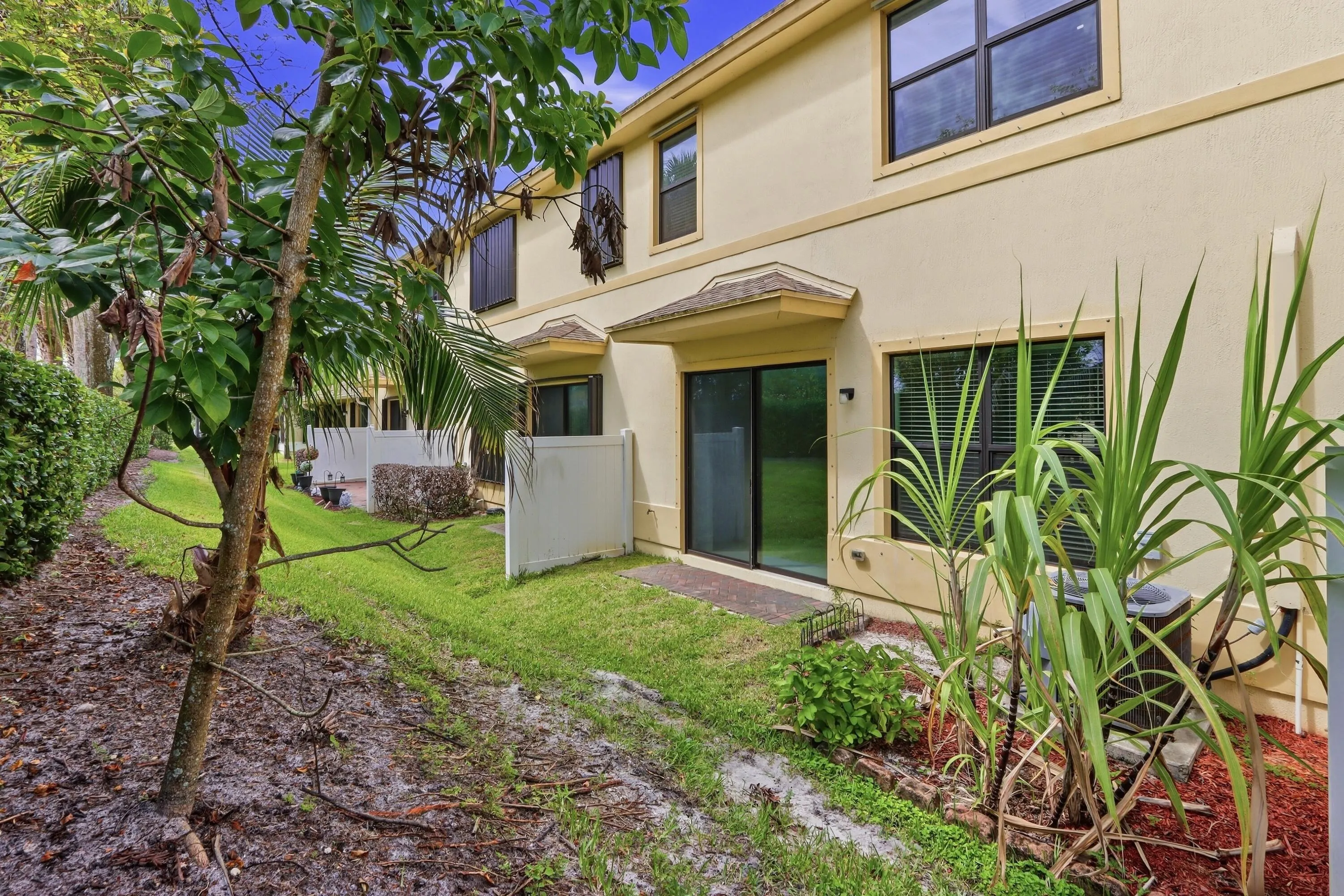 10021 W Villa Circle
