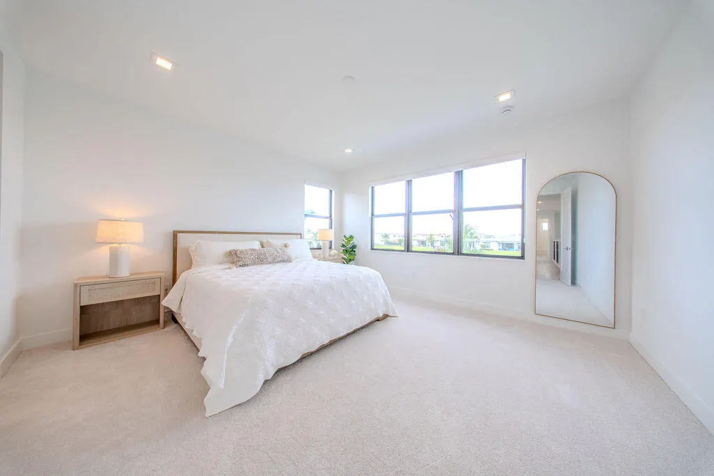 9515 ROYAL WOODS Manor