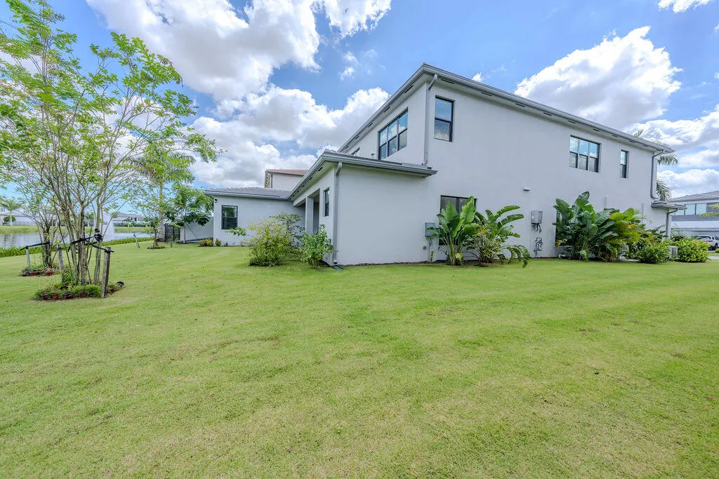 9515 ROYAL WOODS Manor