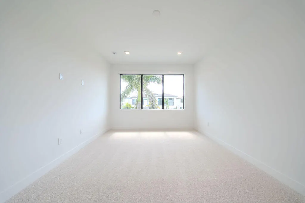 9515 ROYAL WOODS Manor