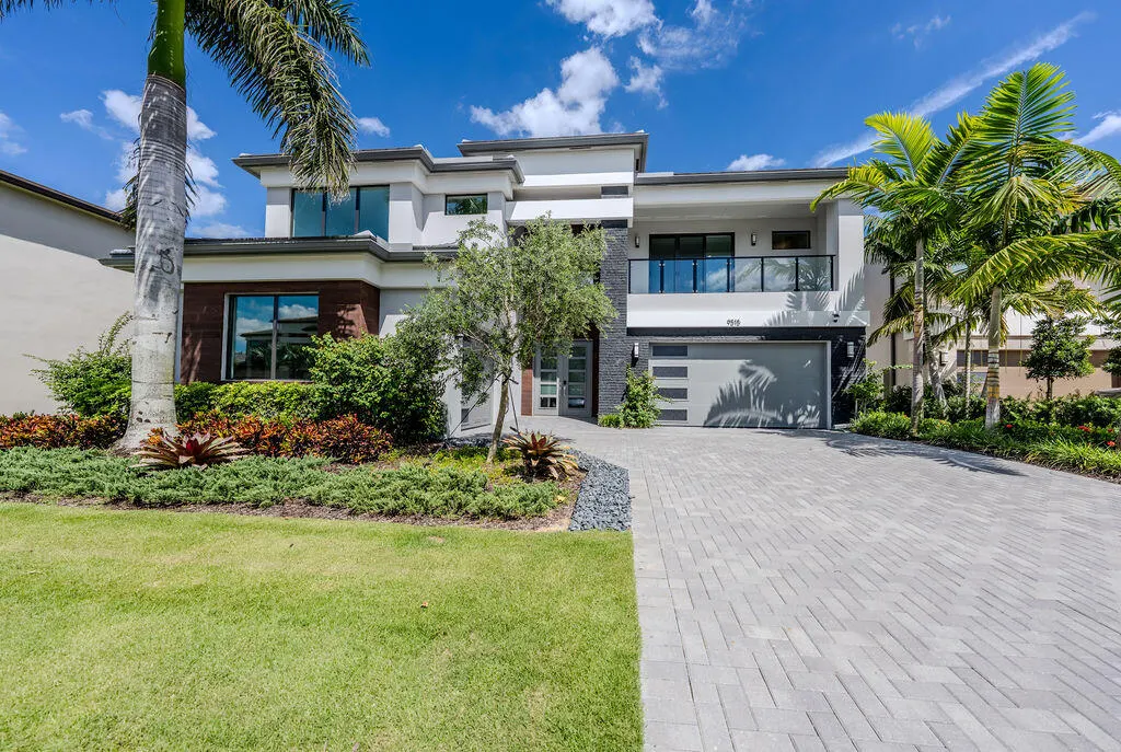 9515 ROYAL WOODS Manor