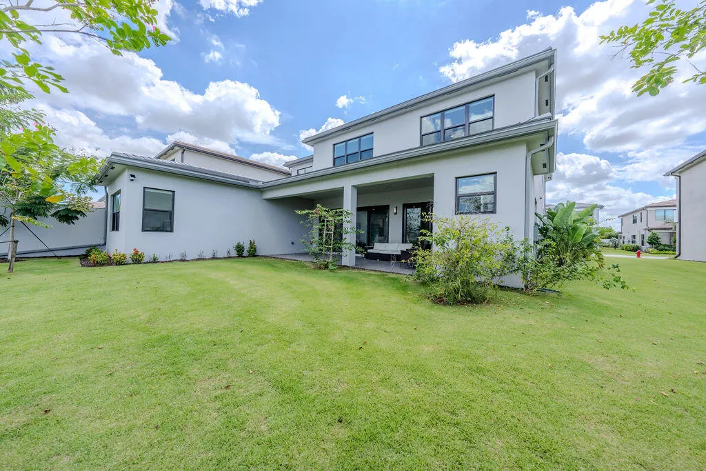 9515 ROYAL WOODS Manor