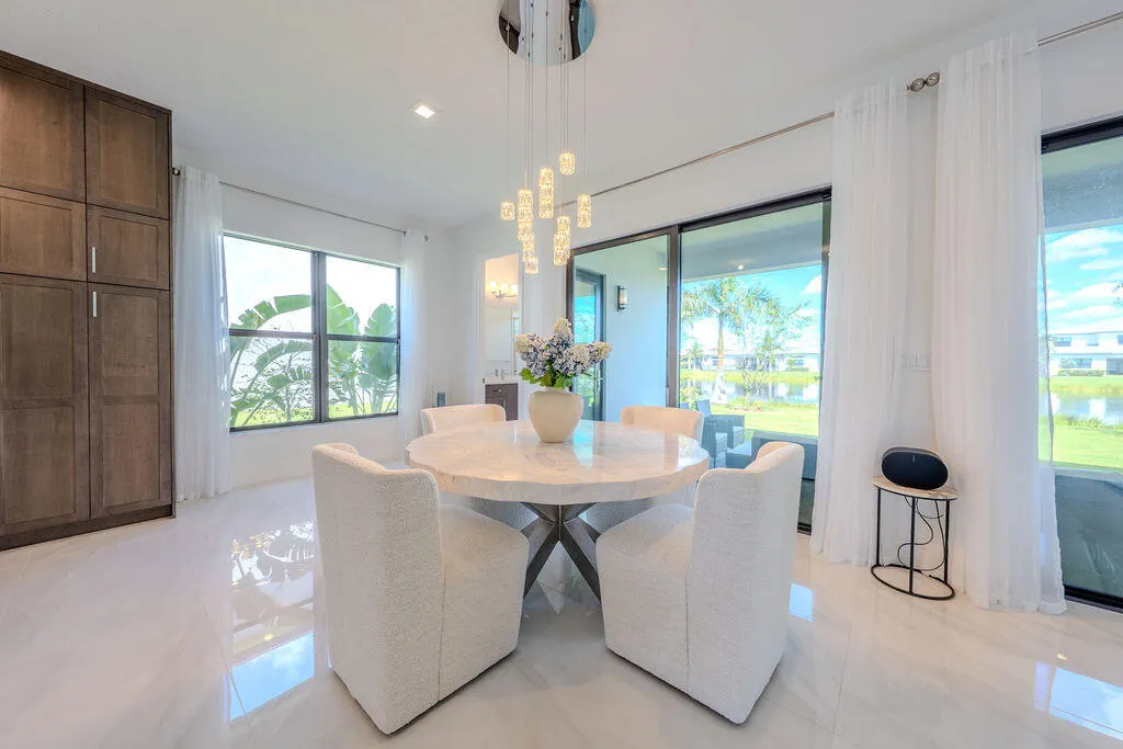 9515 ROYAL WOODS Manor