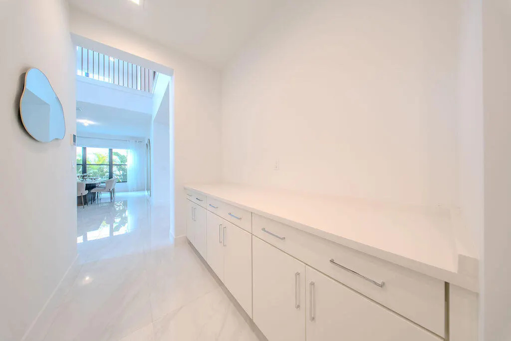 9515 ROYAL WOODS Manor