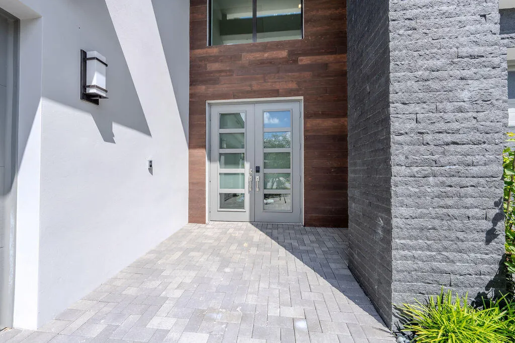 9515 ROYAL WOODS Manor