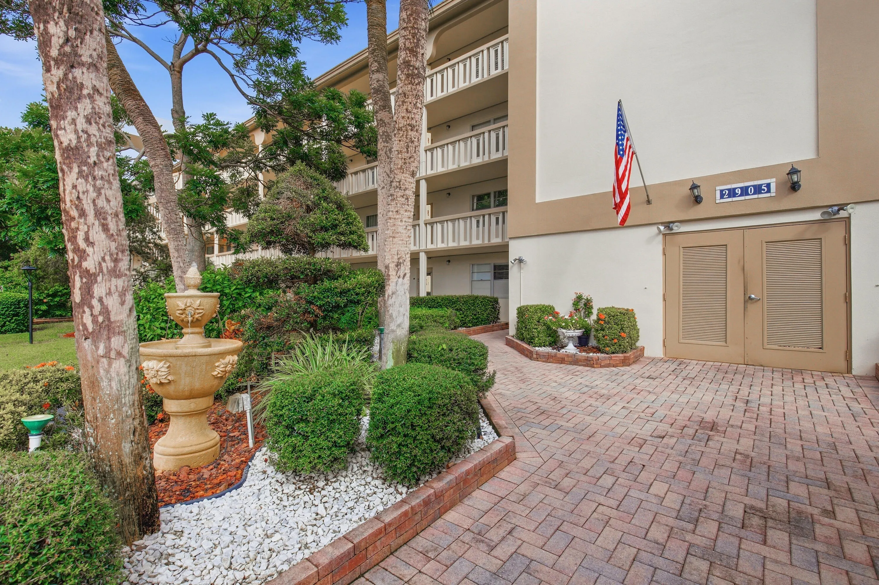 2905 Victoria Place #J3