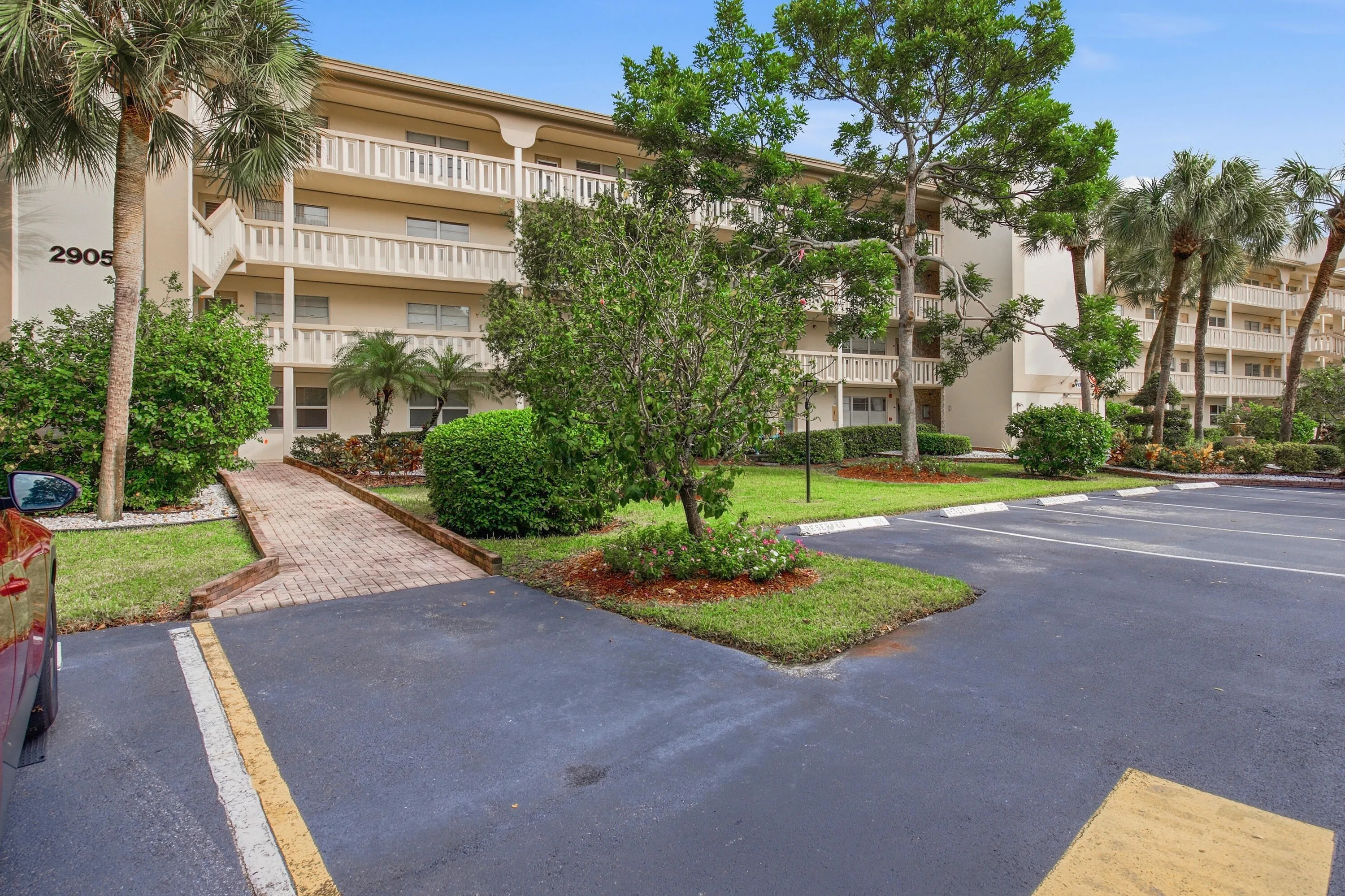 2905 Victoria Place #J3