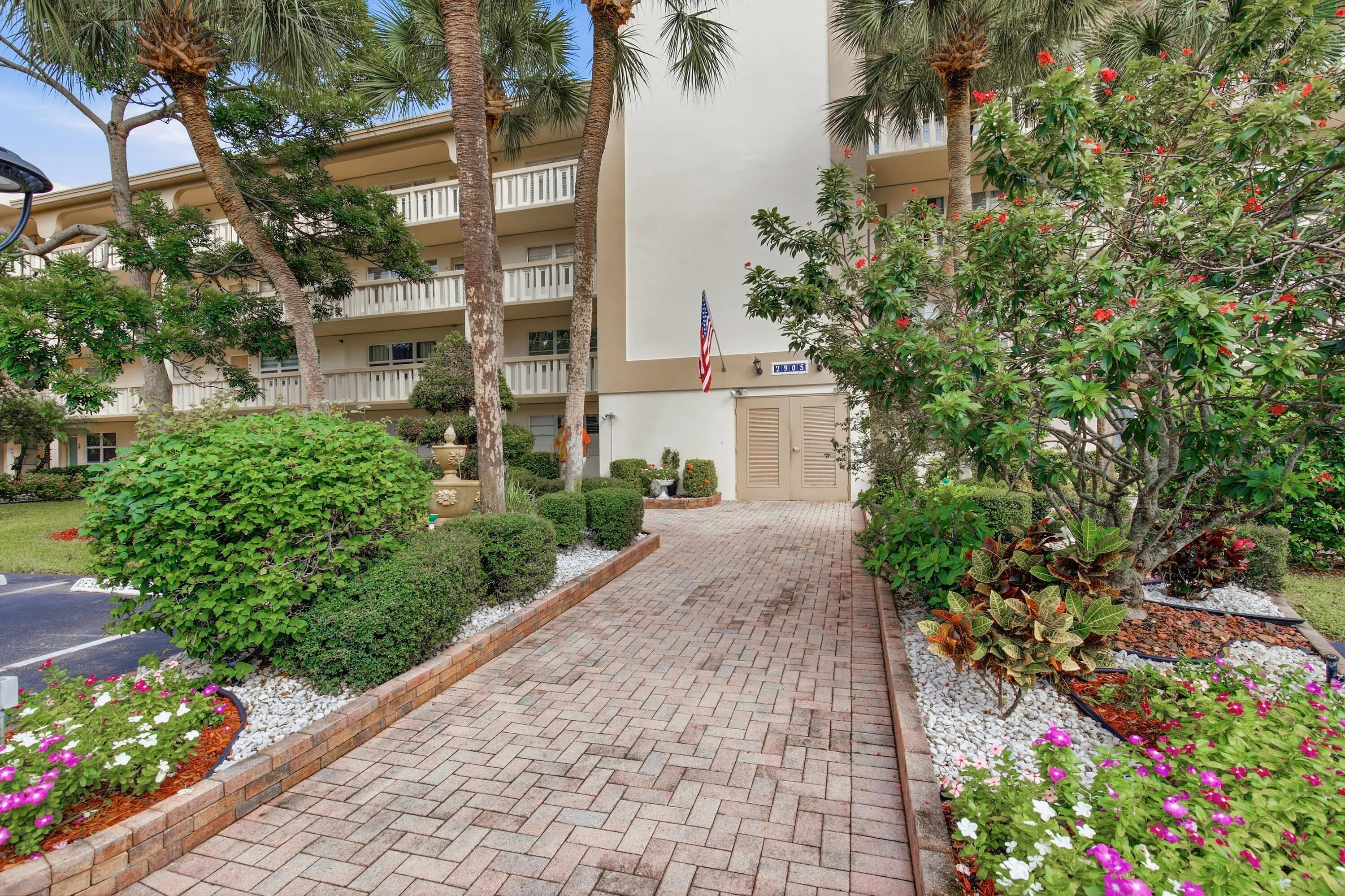 2905 Victoria Place #J3