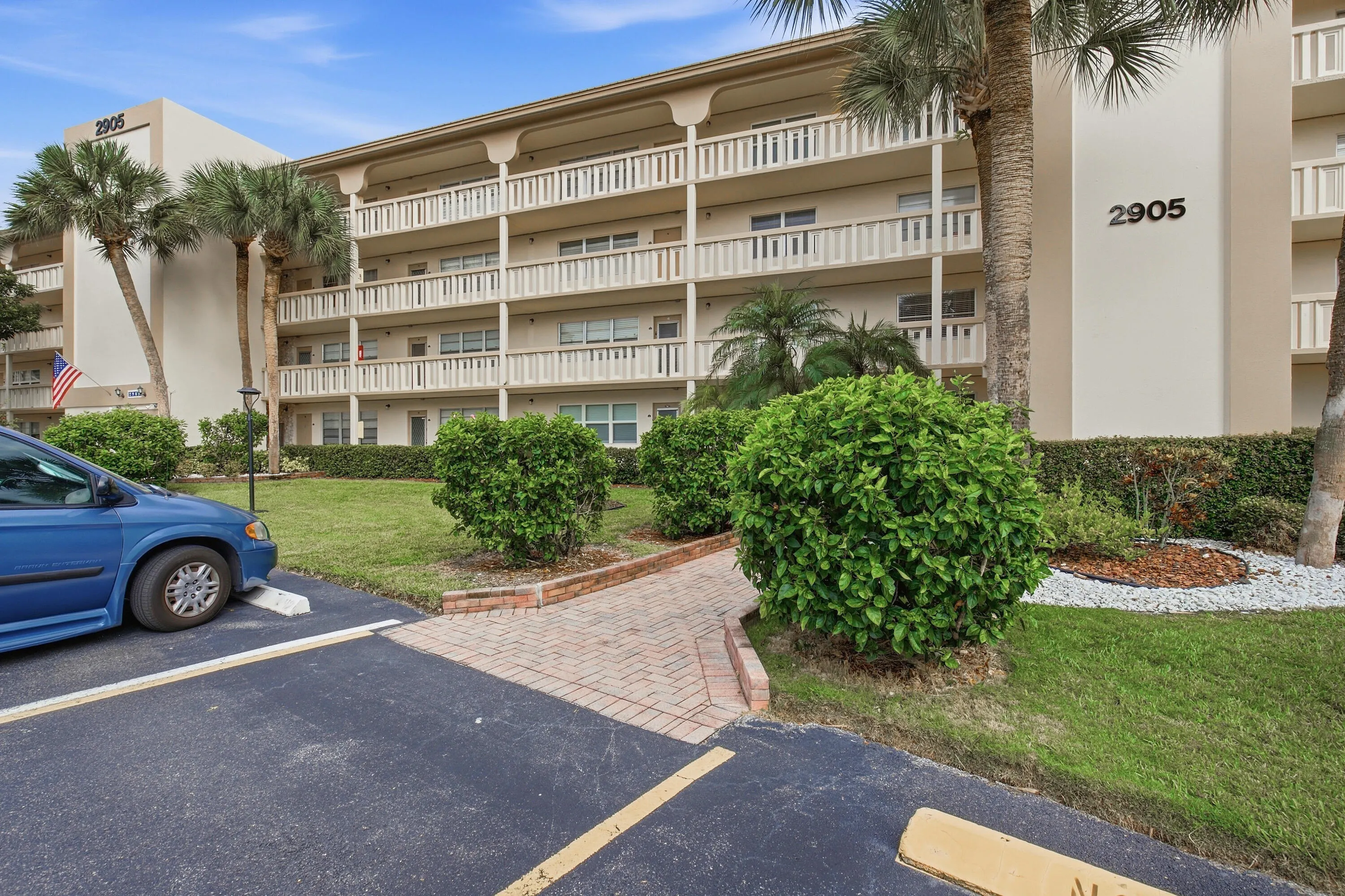 2905 Victoria Place #J3