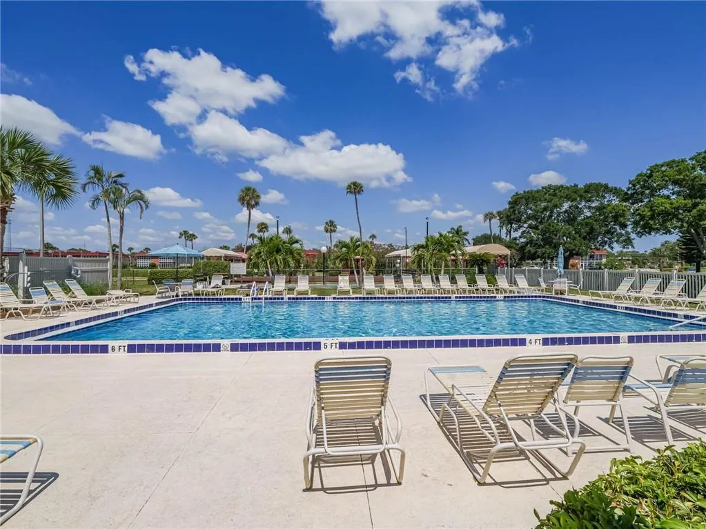 99 SPRING LAKE Drive #101