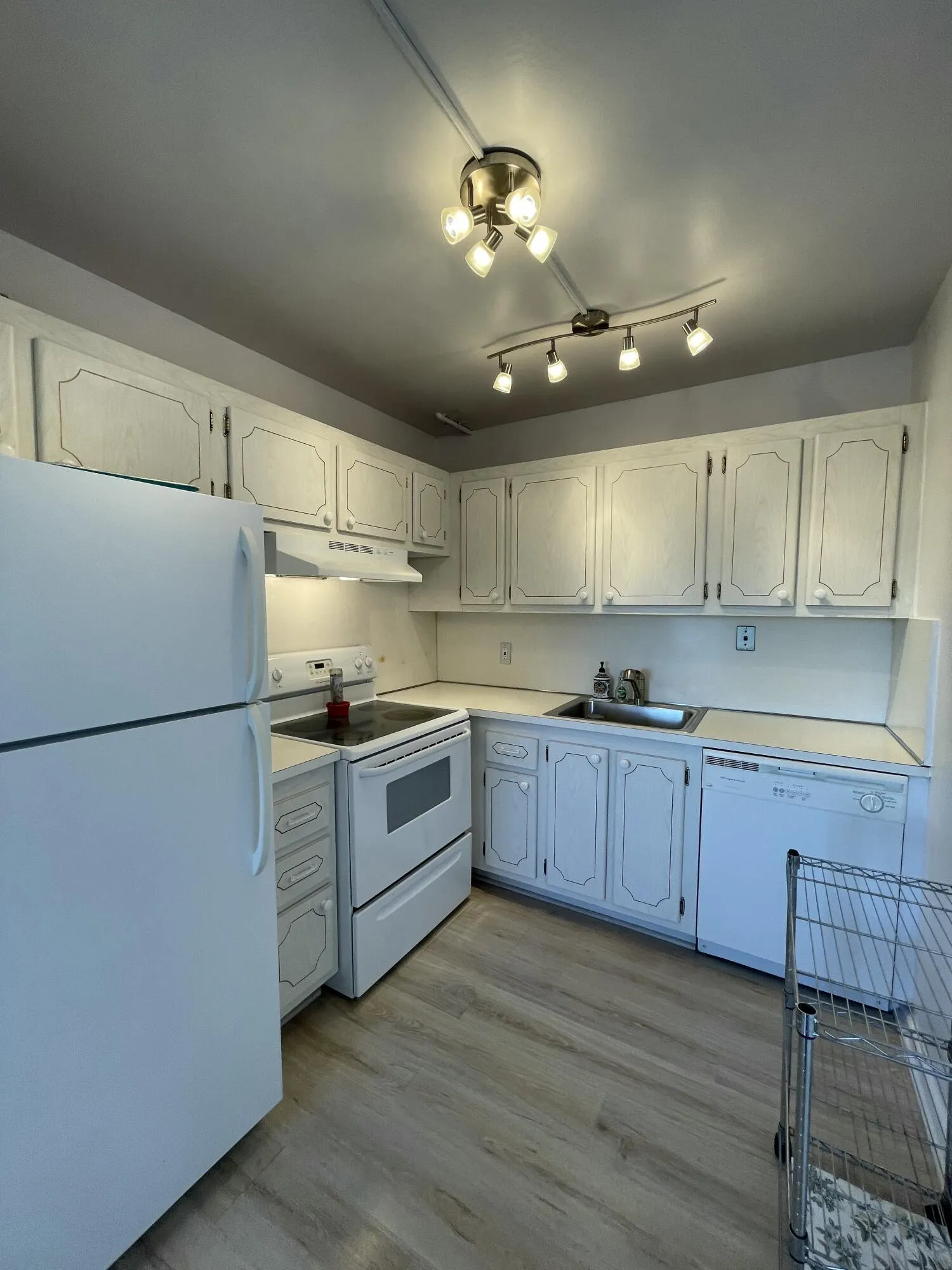 3034 ELLESMERE B #3304