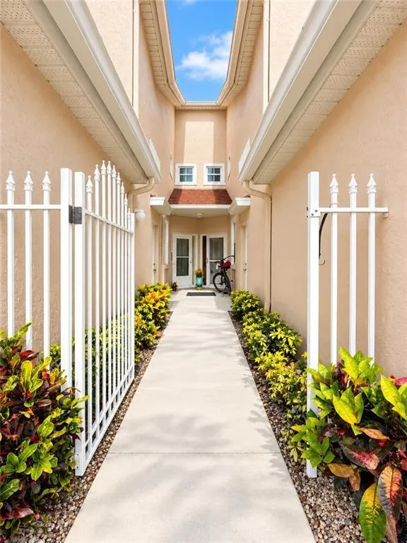 200 GRAND ROYALE Circle #104