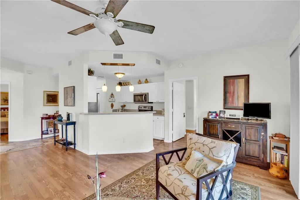 200 GRAND ROYALE Circle #104