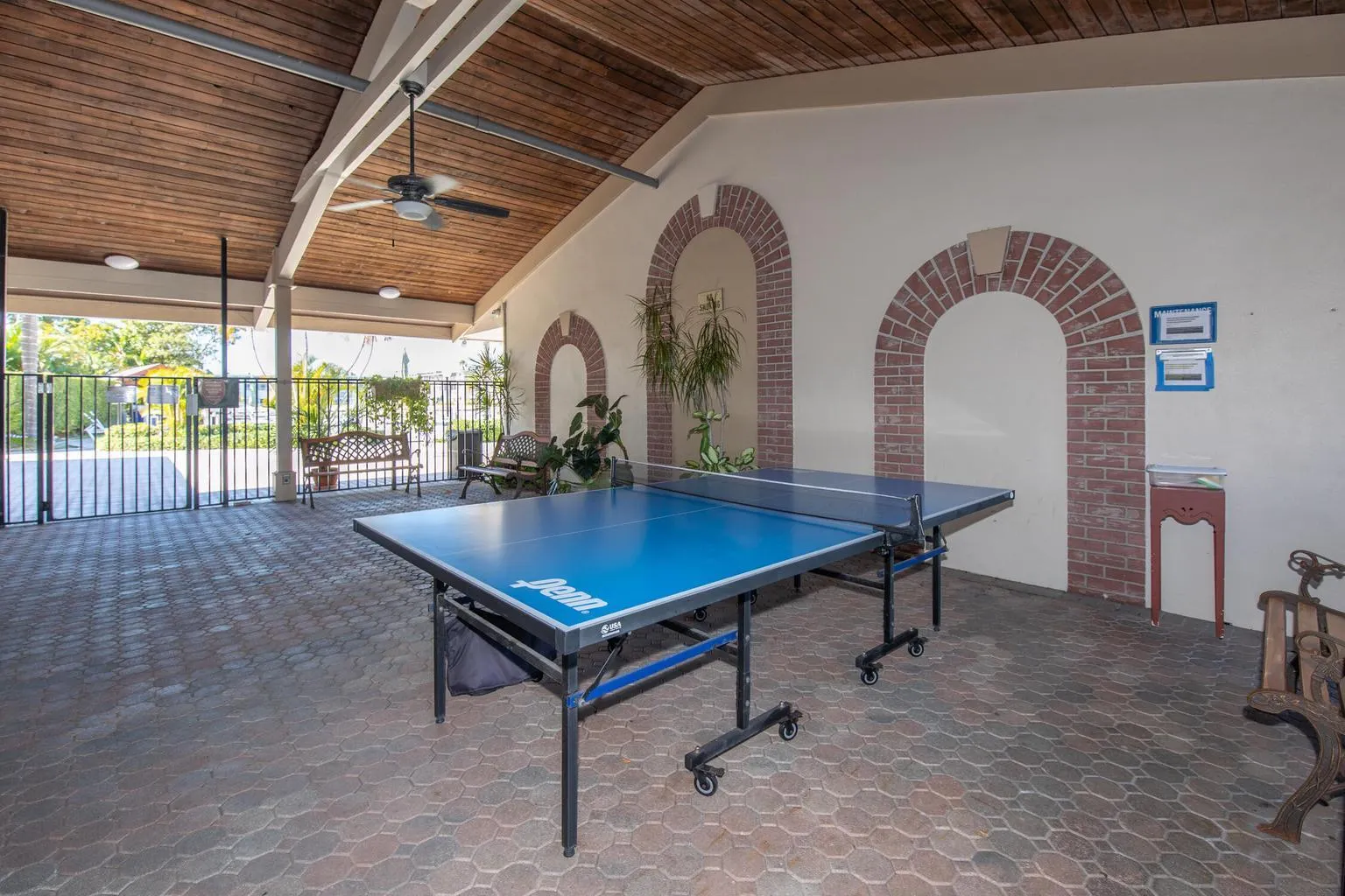 2615 GARDEN Drive N #305