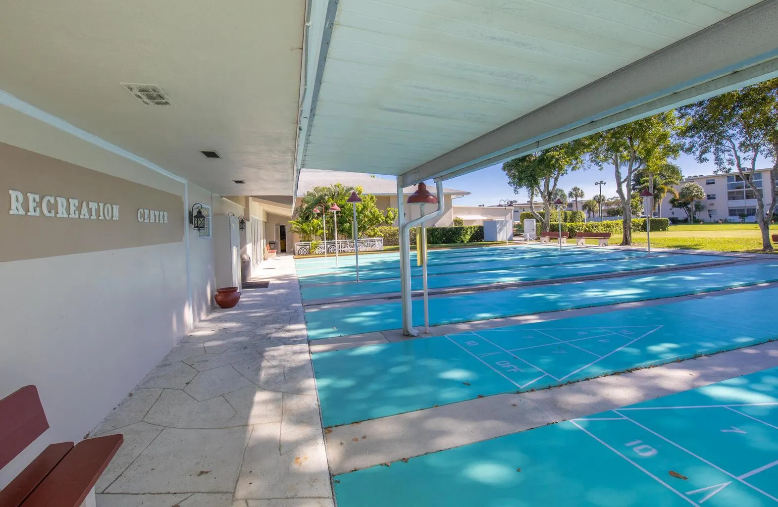2615 GARDEN Drive N #305