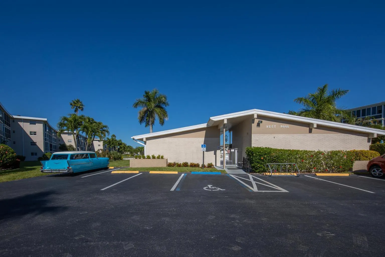2615 GARDEN Drive N #305