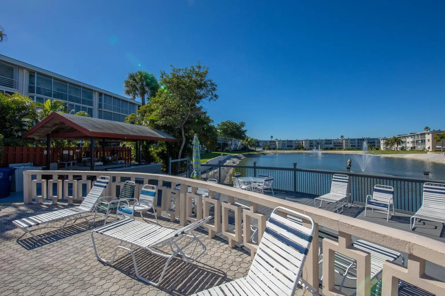 2615 GARDEN Drive N #305