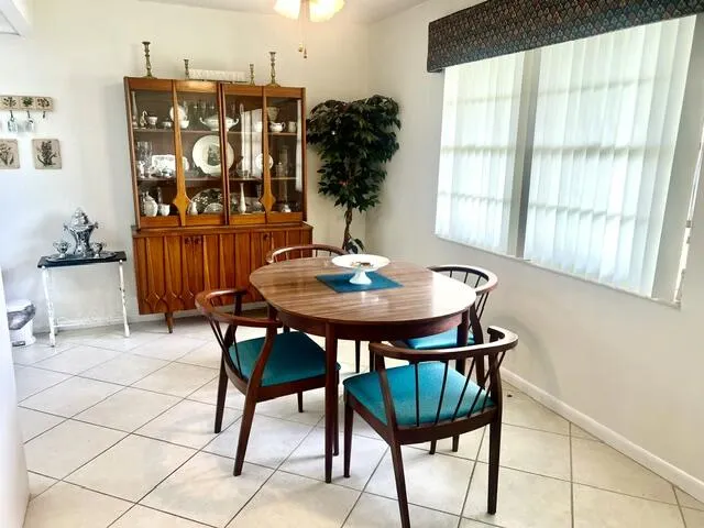 1083 OAKRIDGE U