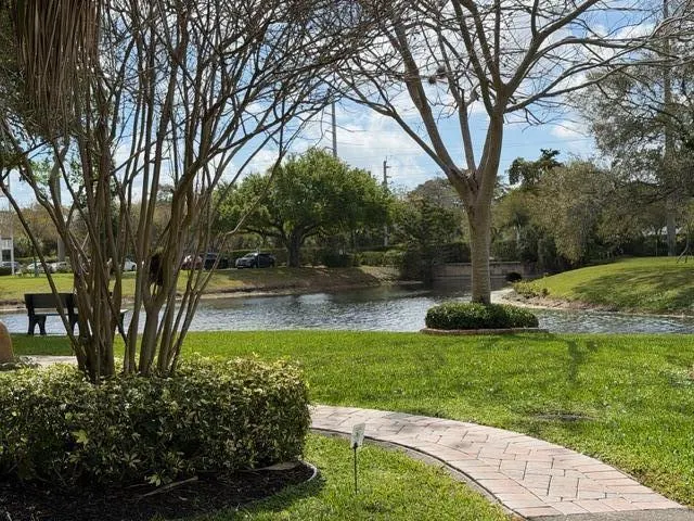 1083 OAKRIDGE U