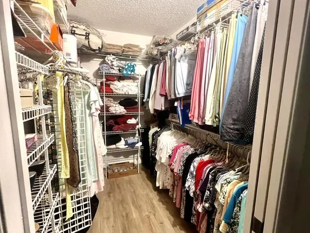 1083 OAKRIDGE U