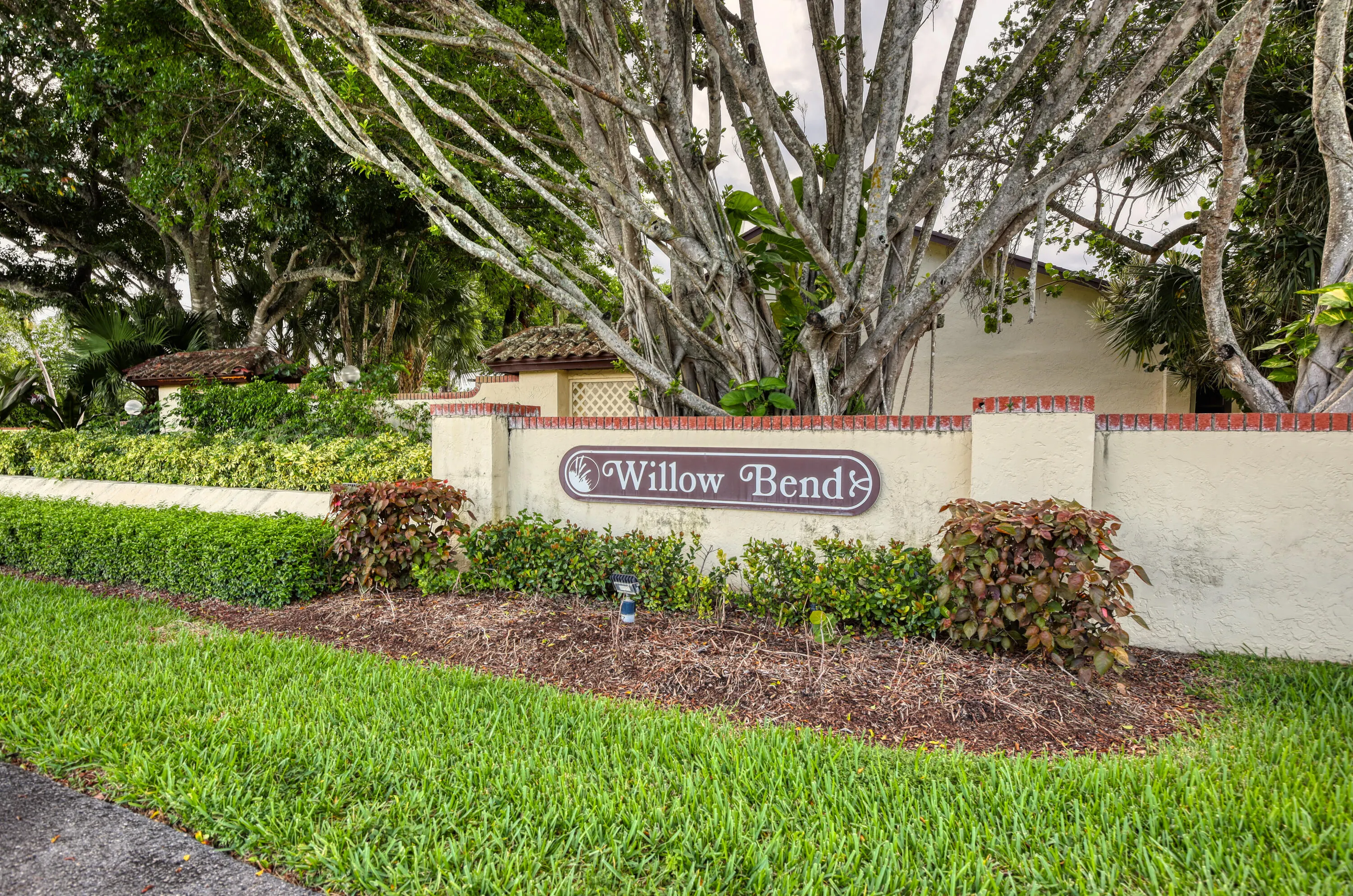 7843 WILLOW SPRING Drive #615