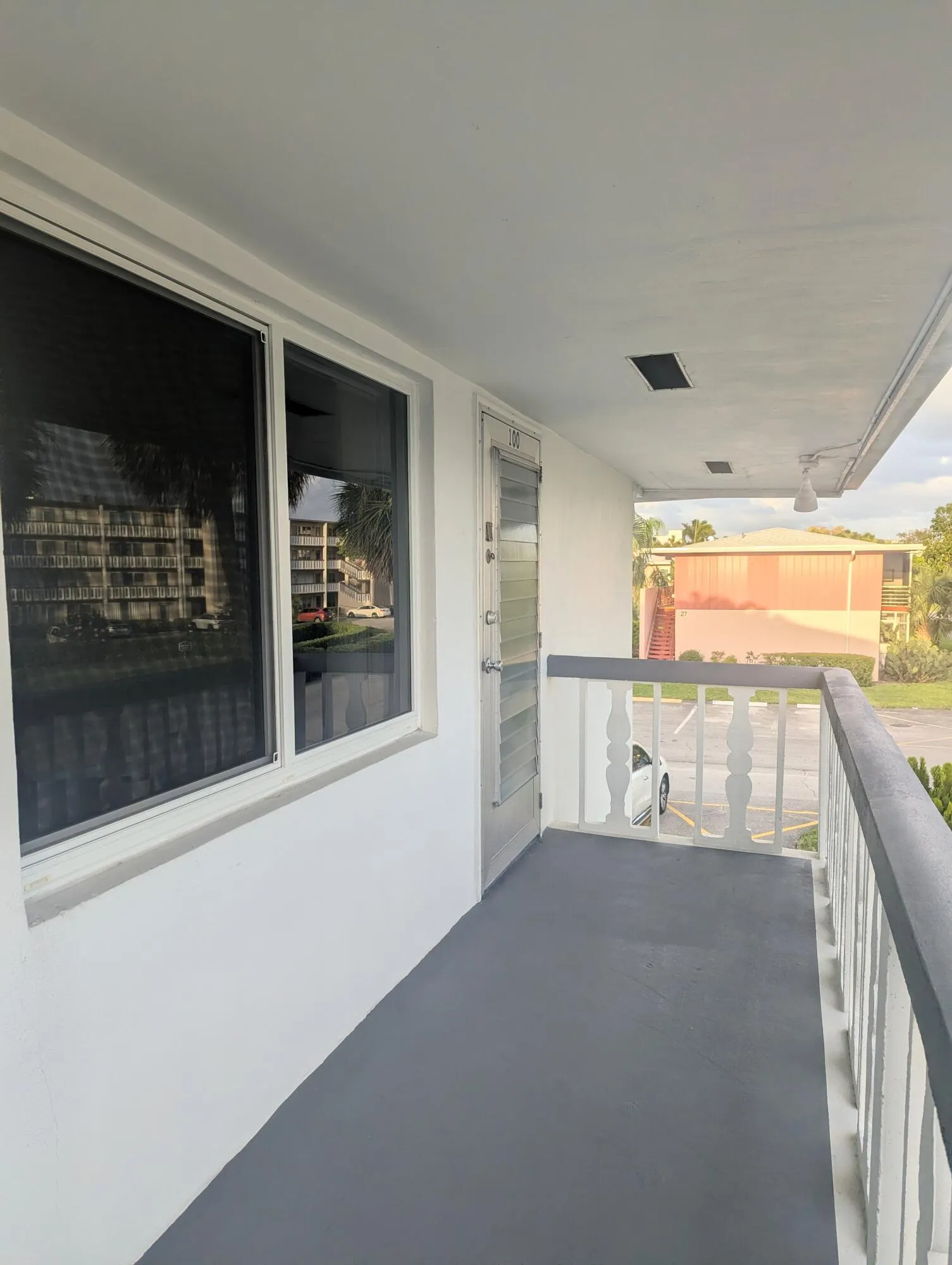 100 Kingswood E