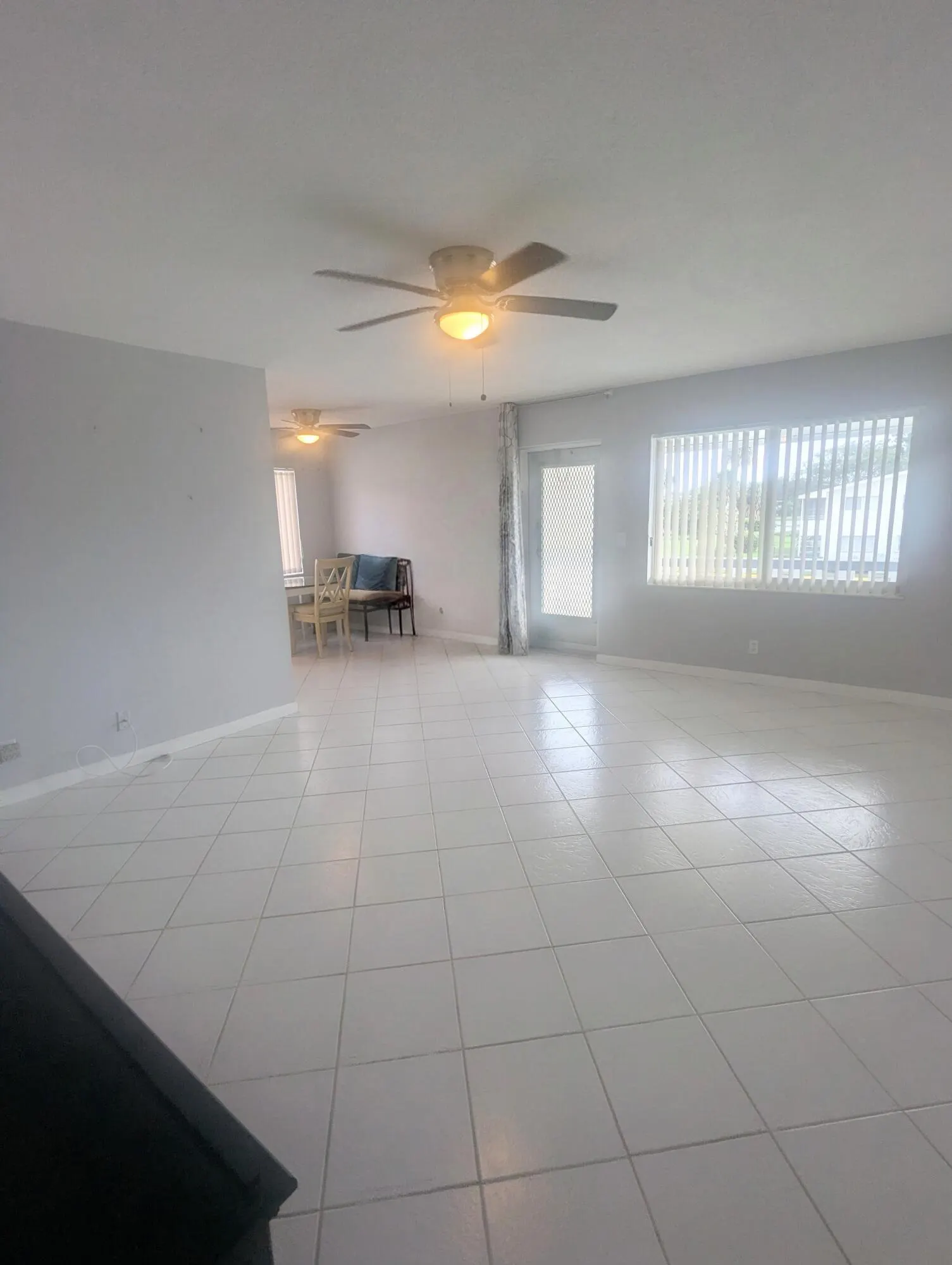 100 Kingswood E