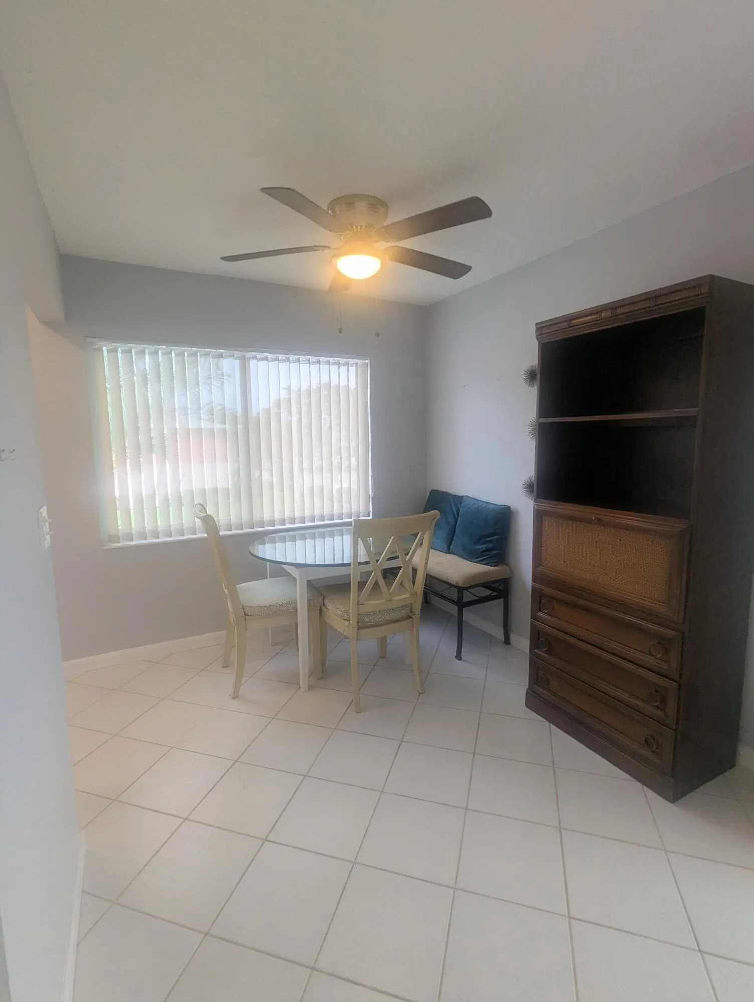 100 Kingswood E