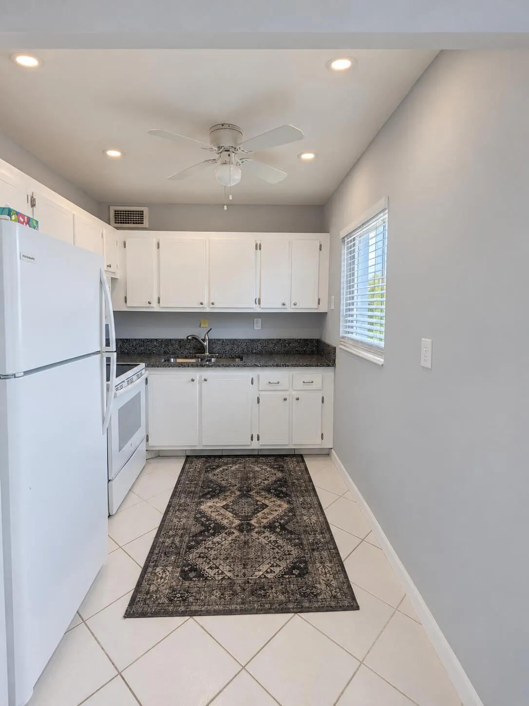 100 Kingswood E