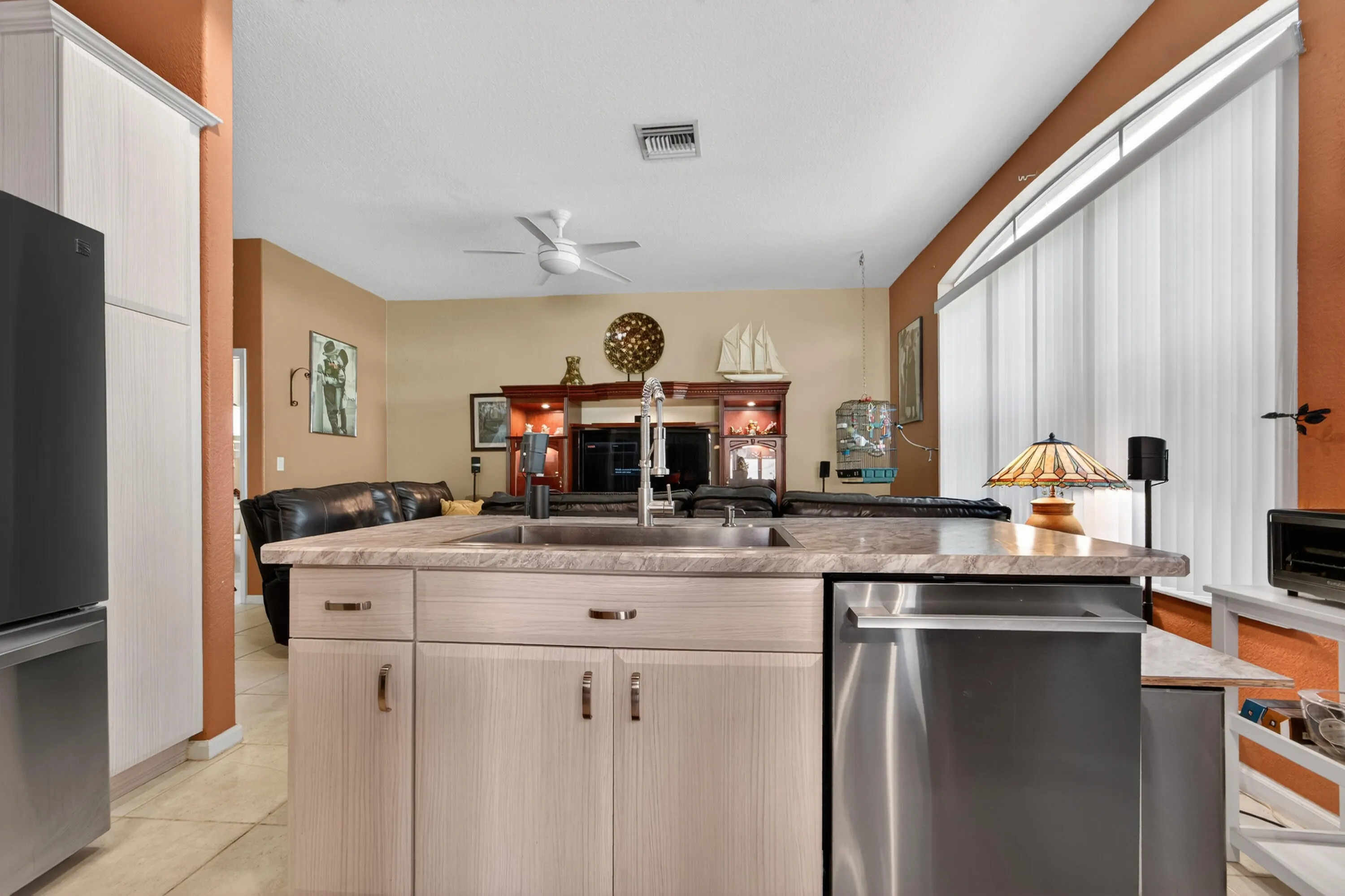 6593 LURAIS Drive