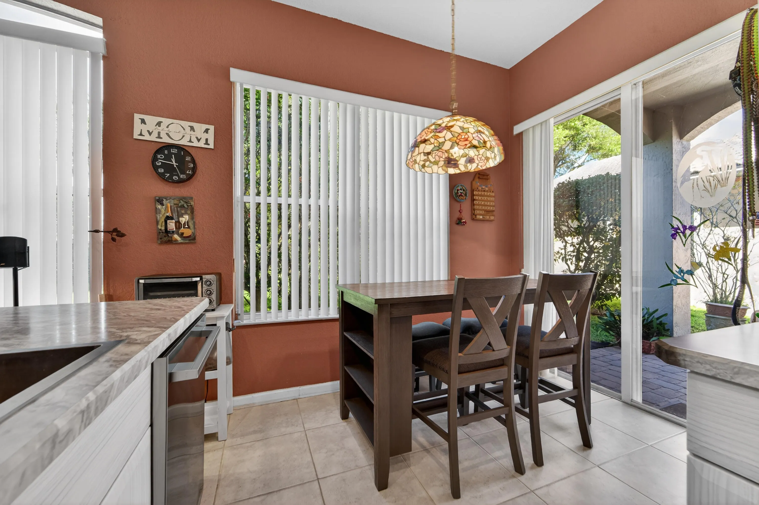 6593 LURAIS Drive