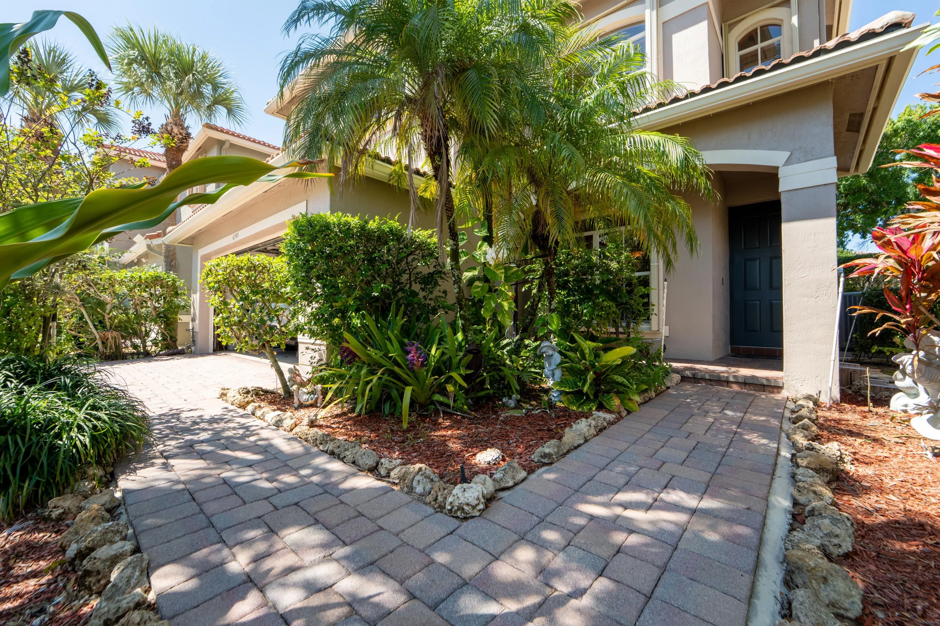 6593 LURAIS Drive
